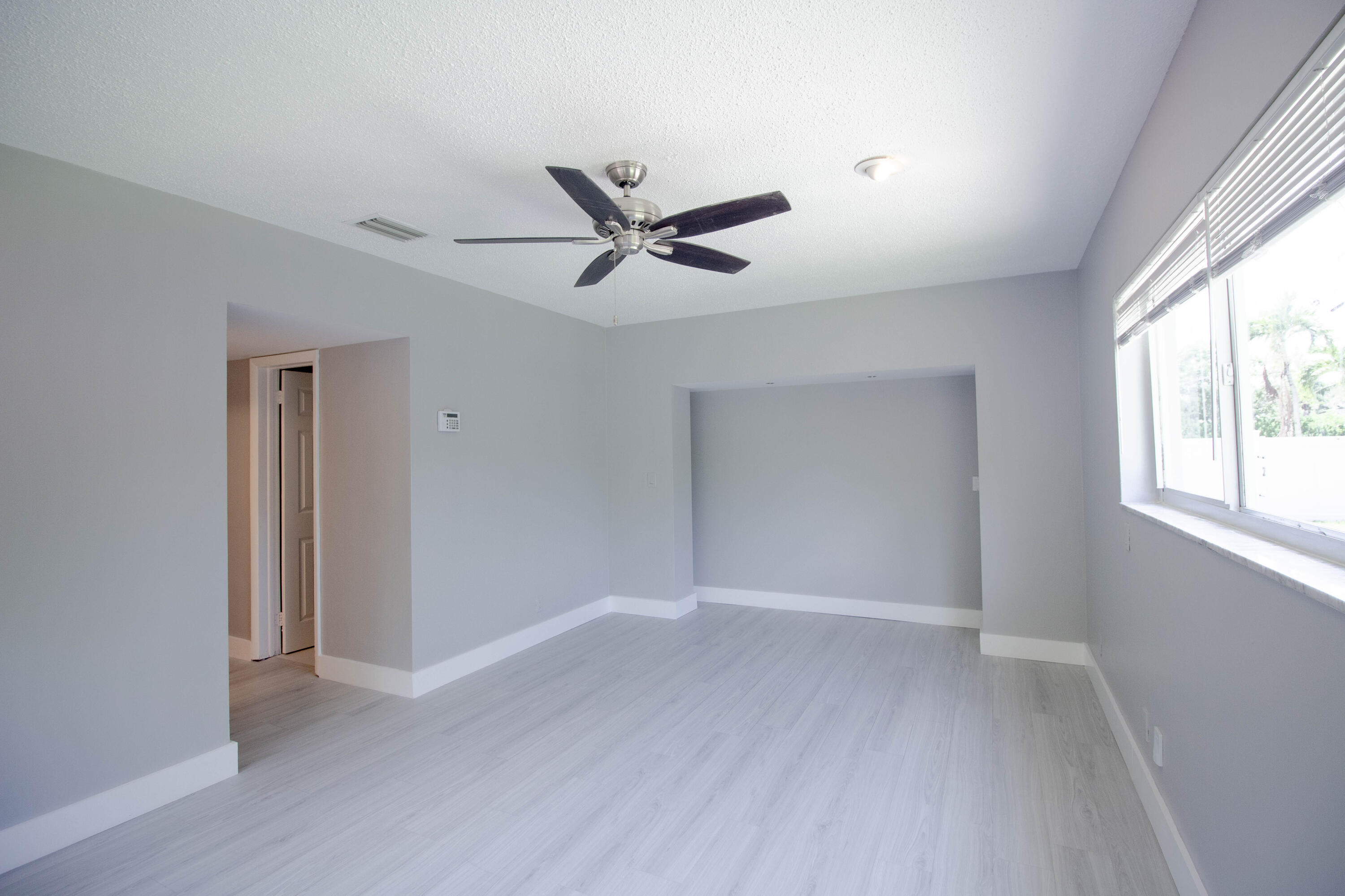 1199 W Camino Real