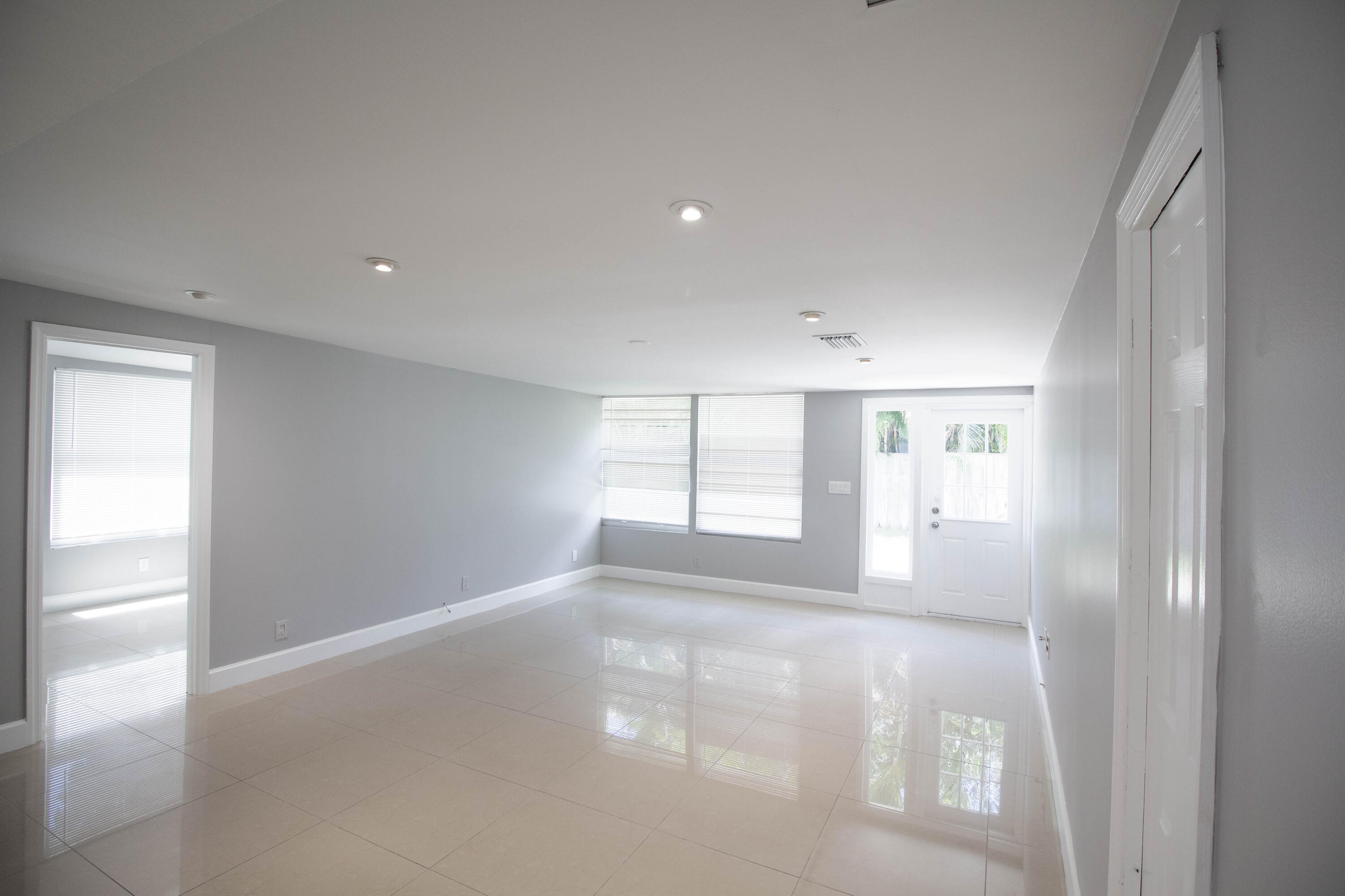 1199 W Camino Real