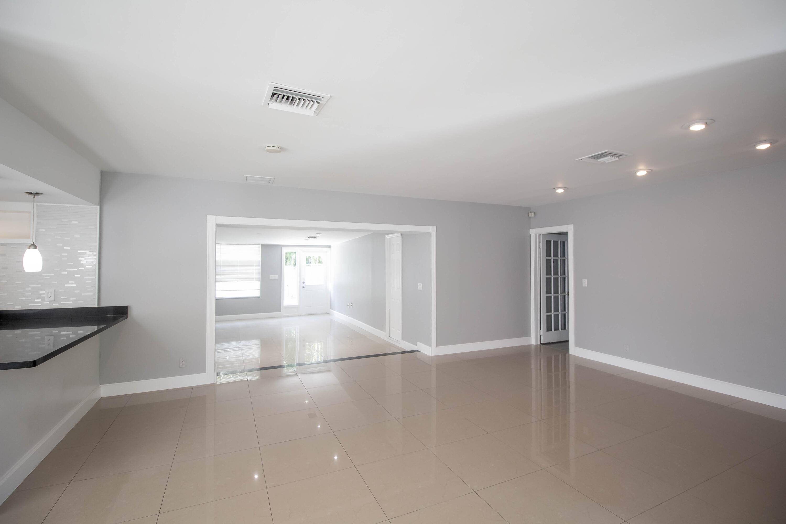1199 W Camino Real
