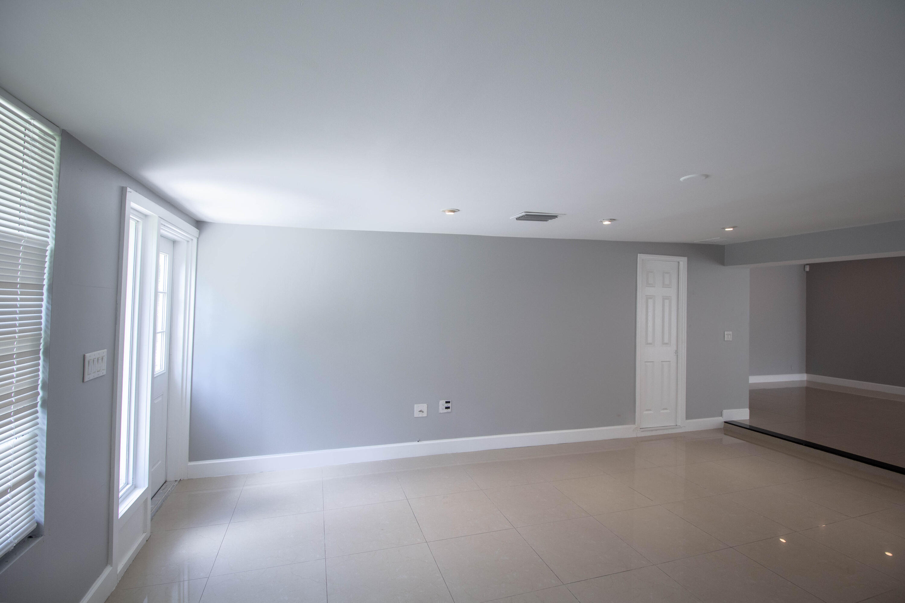 1199 W Camino Real