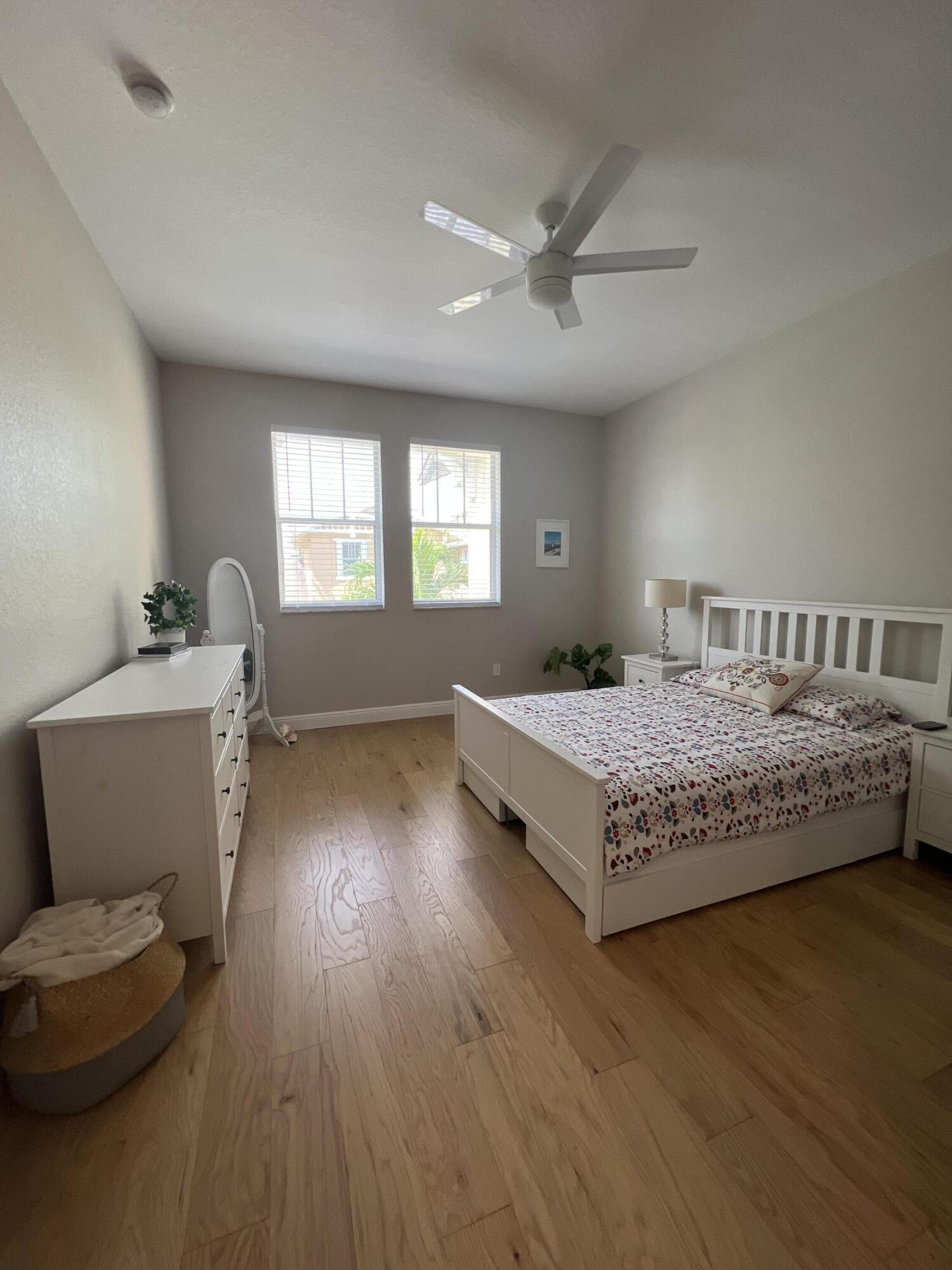 950 Marina Del Ray 4