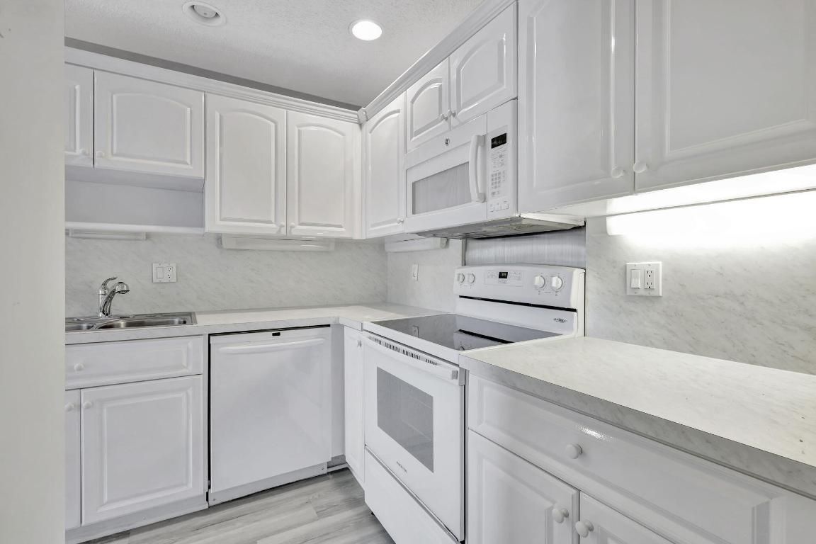 1905 NW 18 Th Street 104