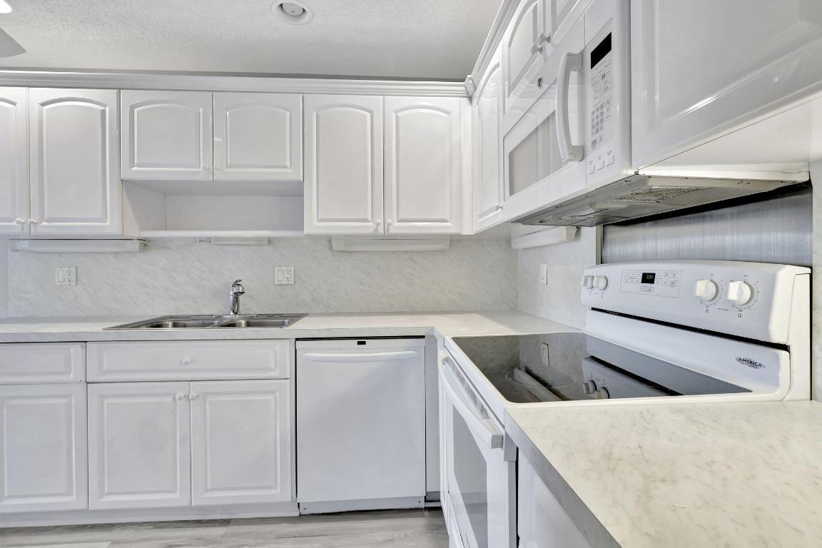 1905 NW 18 Th Street 104