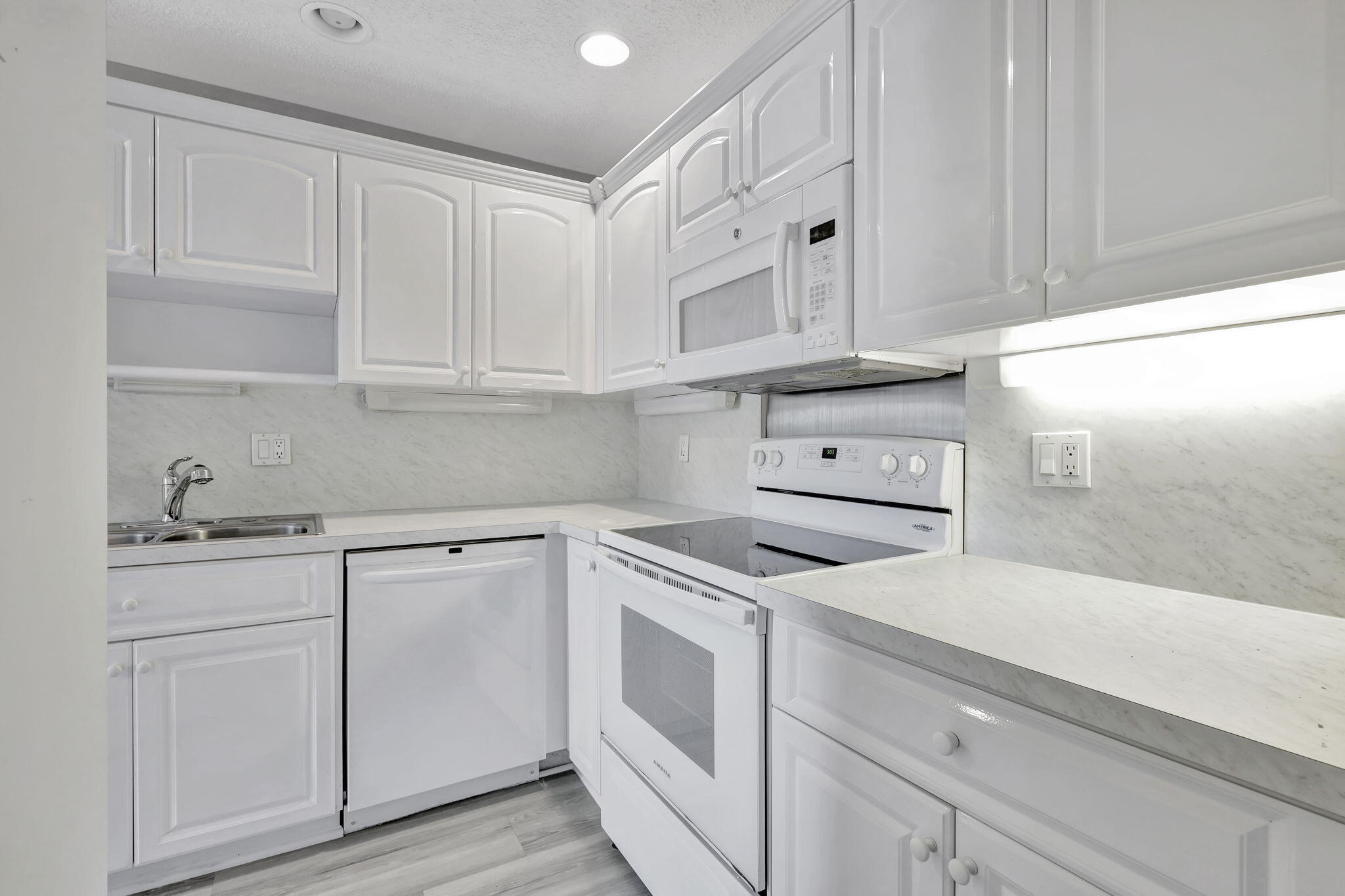 1905 NW 18 Th Street 104