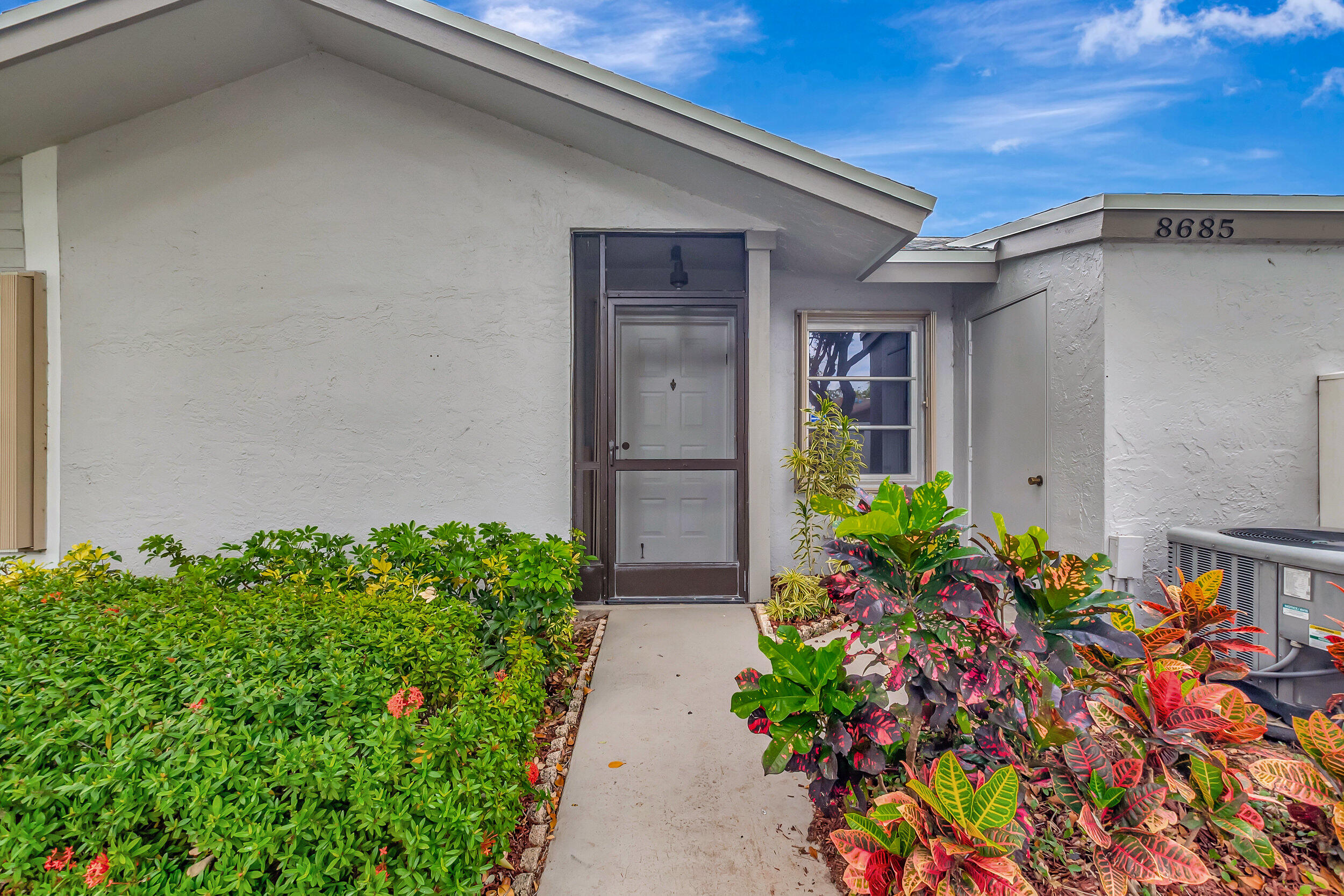 8685 Sunbird Place