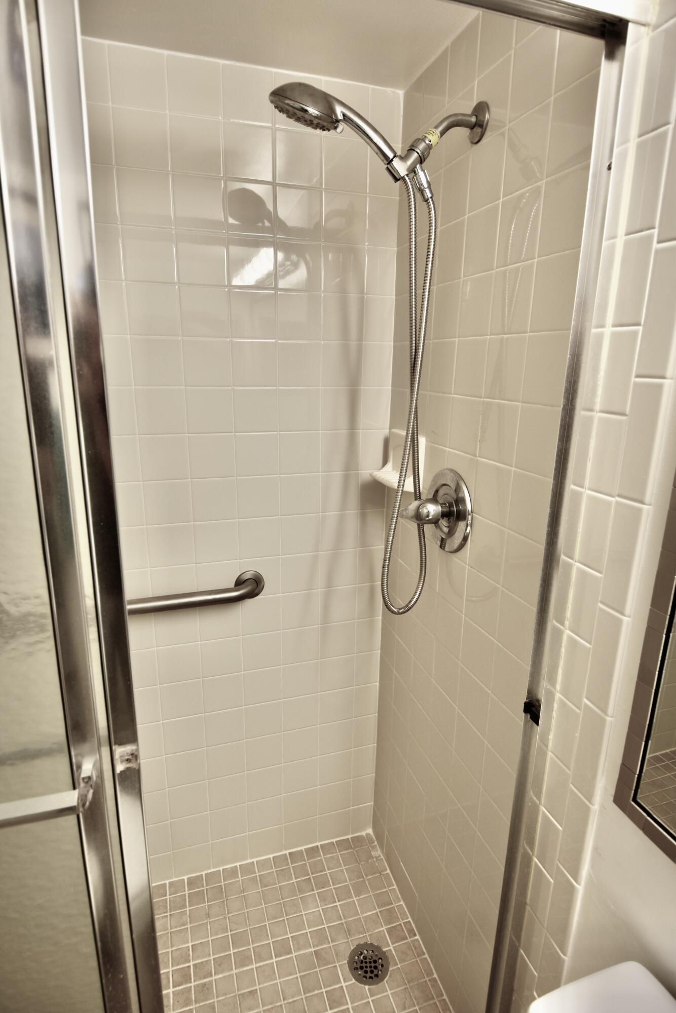 51 Oakridge E 51