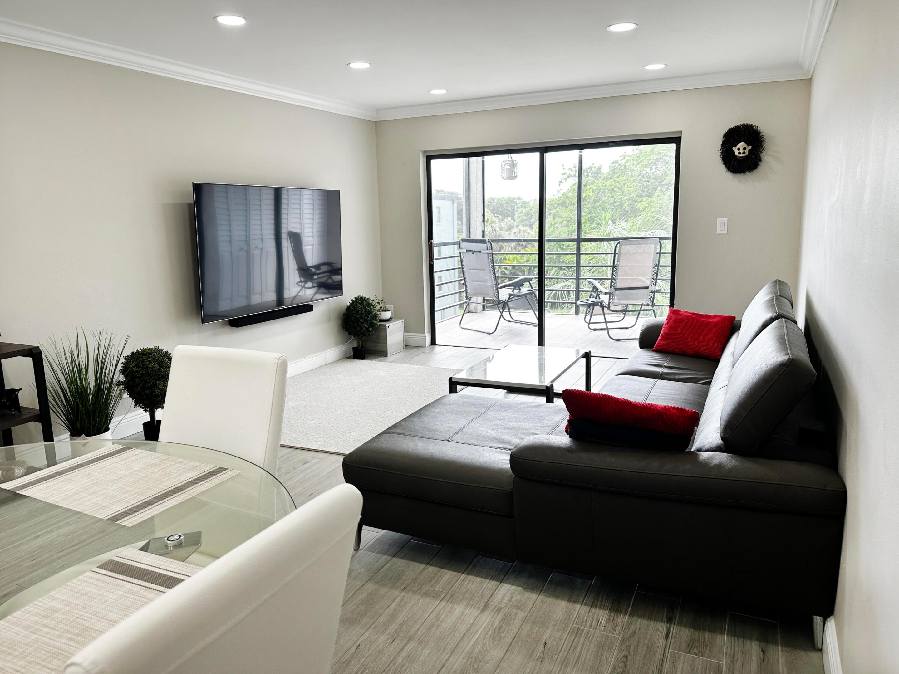 9440 SW 8th Street 409