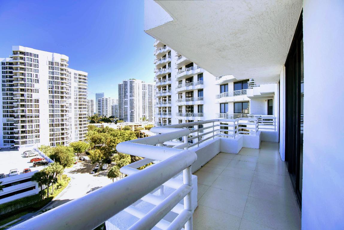 3300 NE 192 Street 1108, Aventura Unit: 1108
