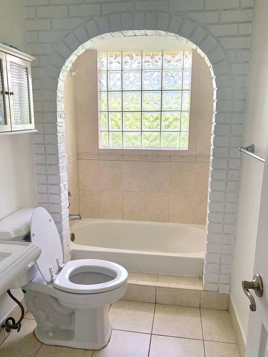 3306 NW 28th Terrace