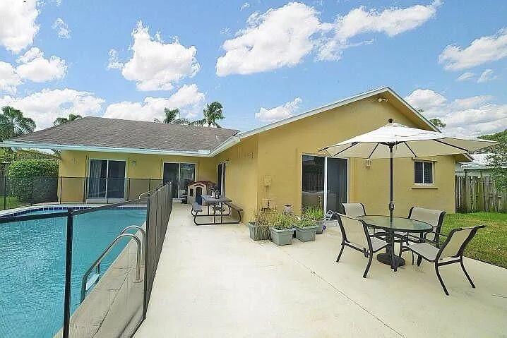 3306 NW 28th Terrace