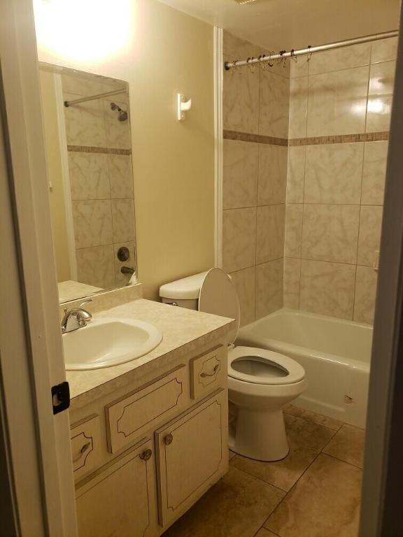 2050 Oleander Boulevard 5-205