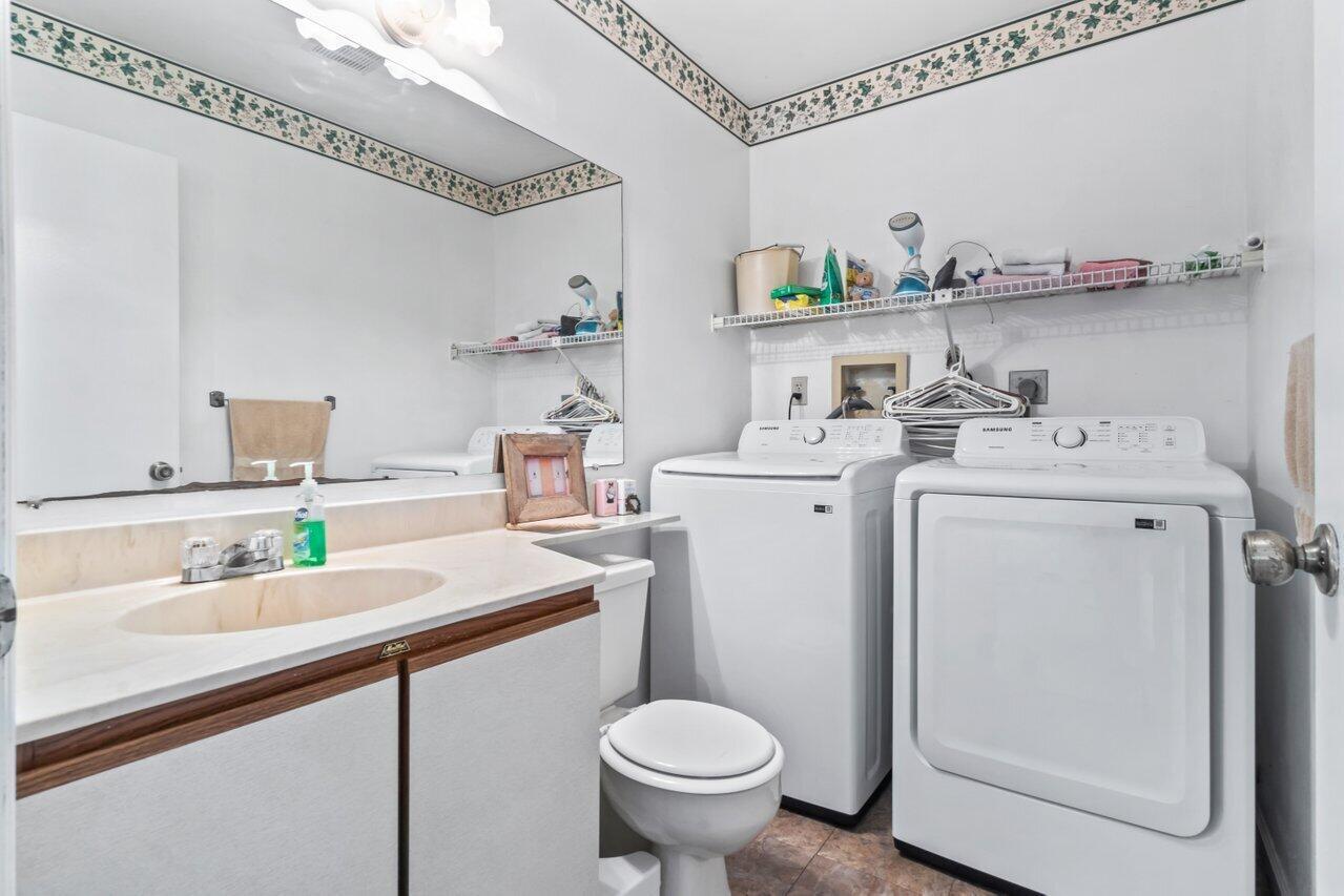 4705 Lakeside Circle