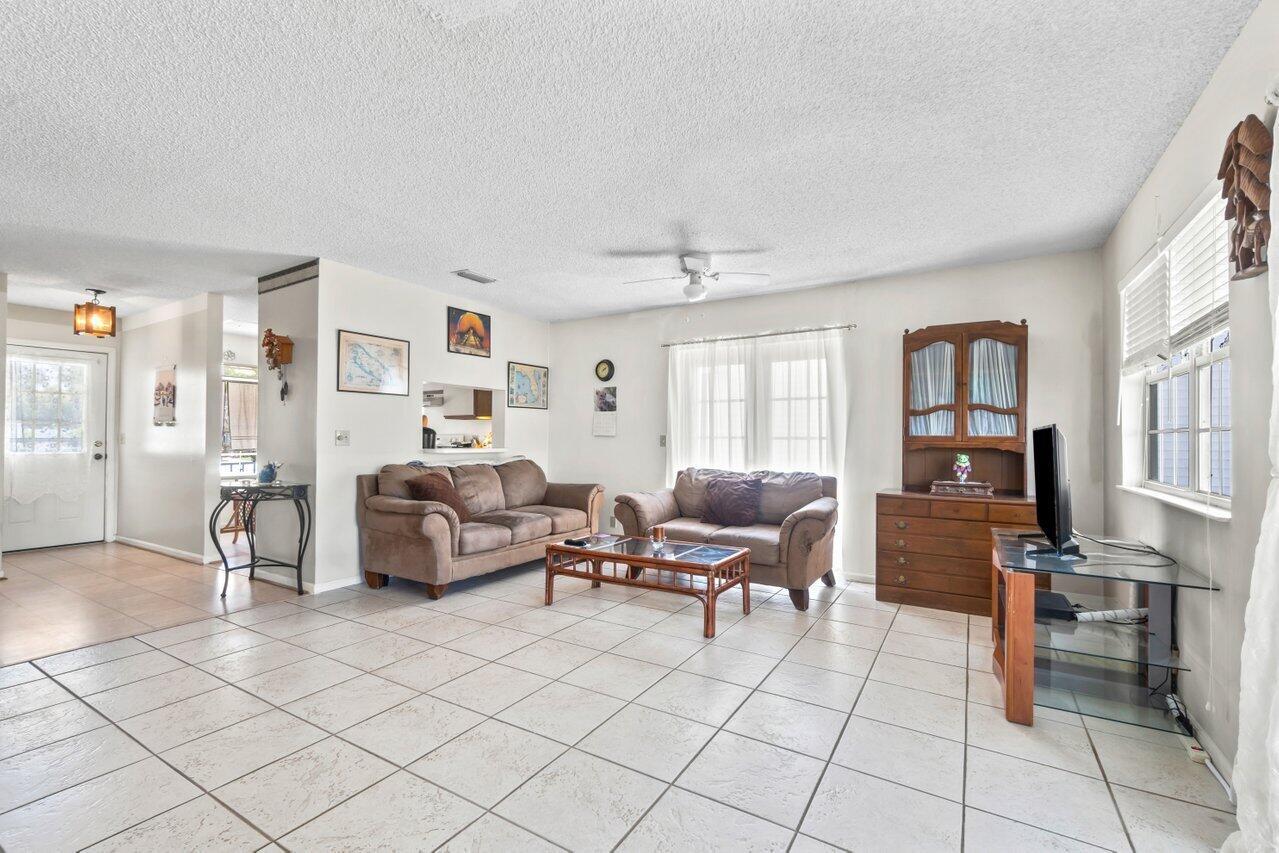 4705 Lakeside Circle