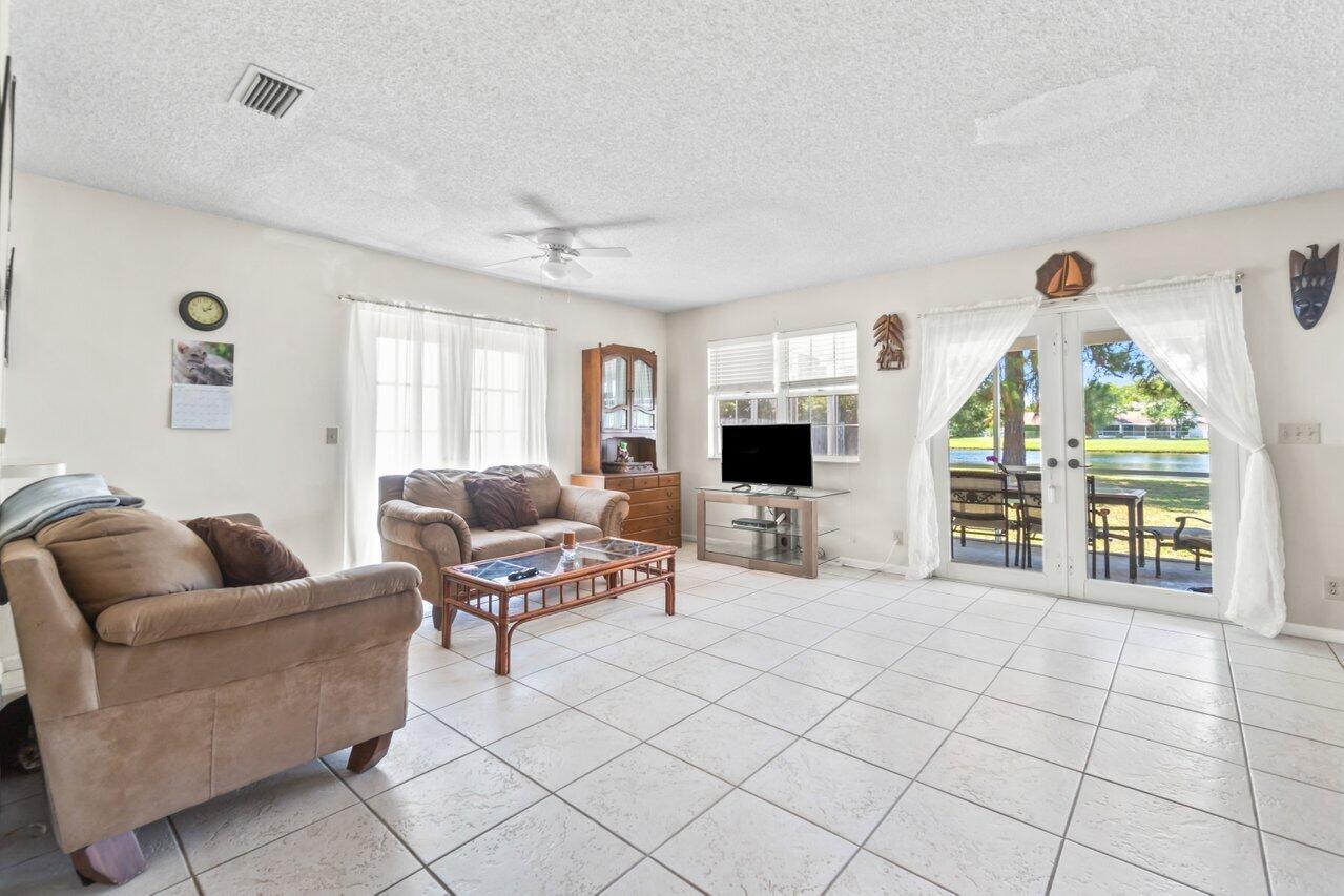 4705 Lakeside Circle