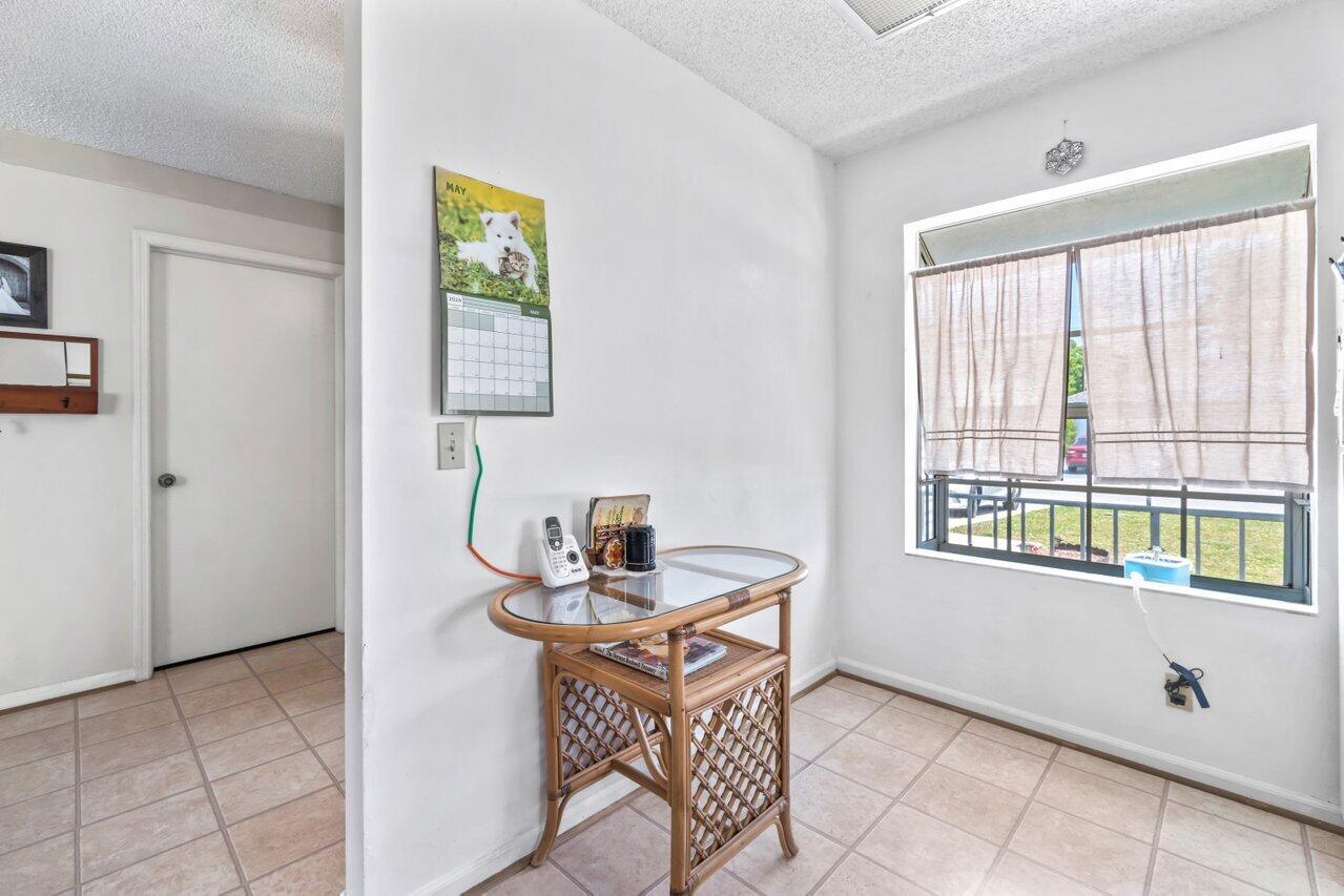 4705 Lakeside Circle