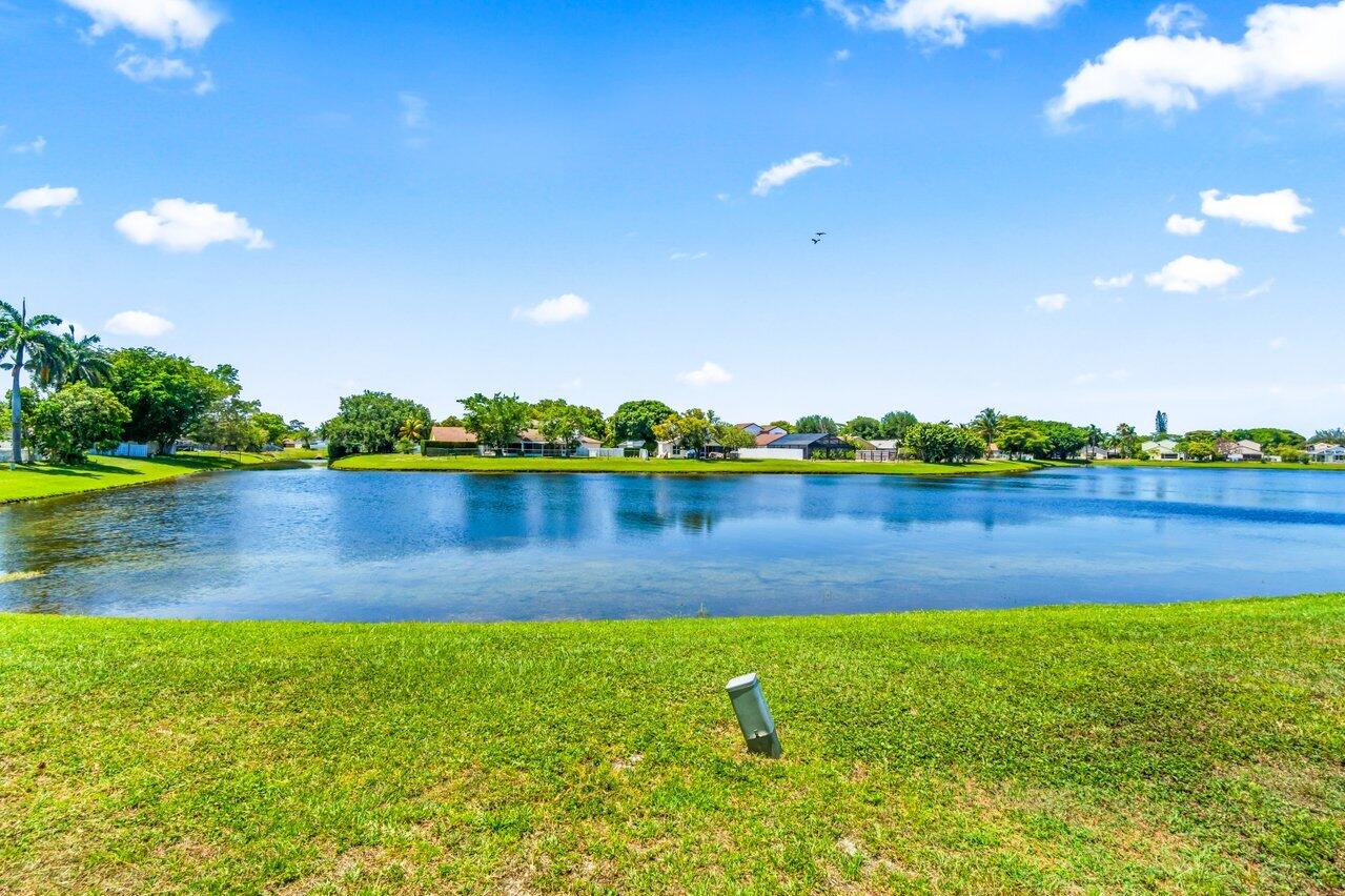 4705 Lakeside Circle