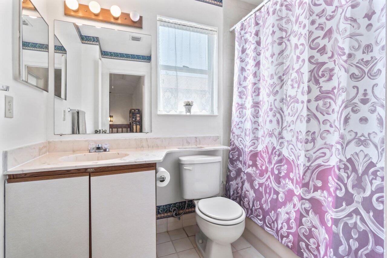 4705 Lakeside Circle