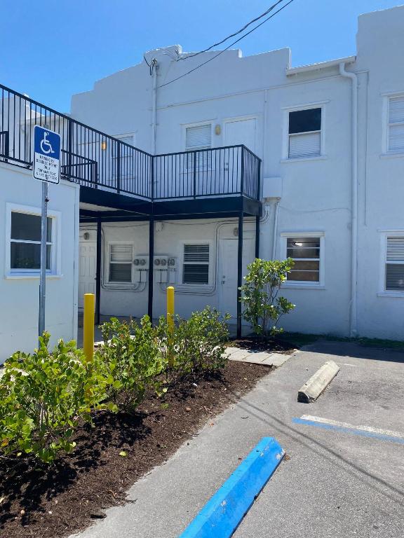 107 SW 2nd Avenue 6, Boynton Beach Unit: 6