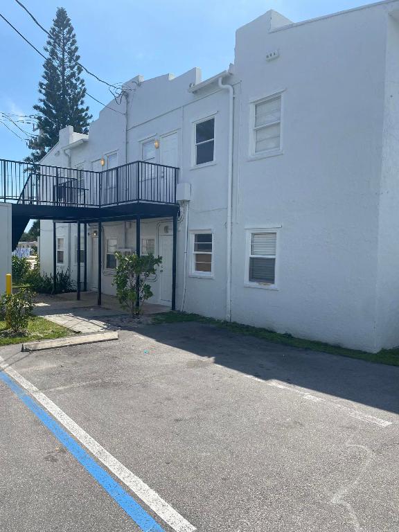 107 SW 2nd Avenue 6, Boynton Beach Unit: 6