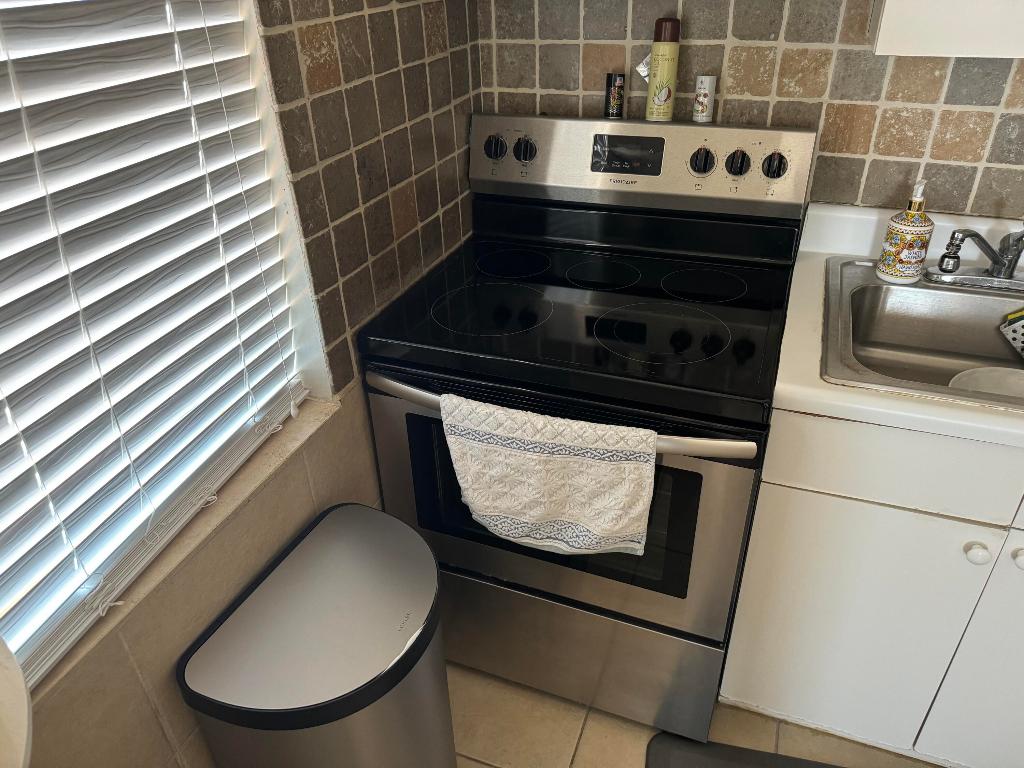 1932 NE 7th Street N 1, Deerfield Beach Unit: 1