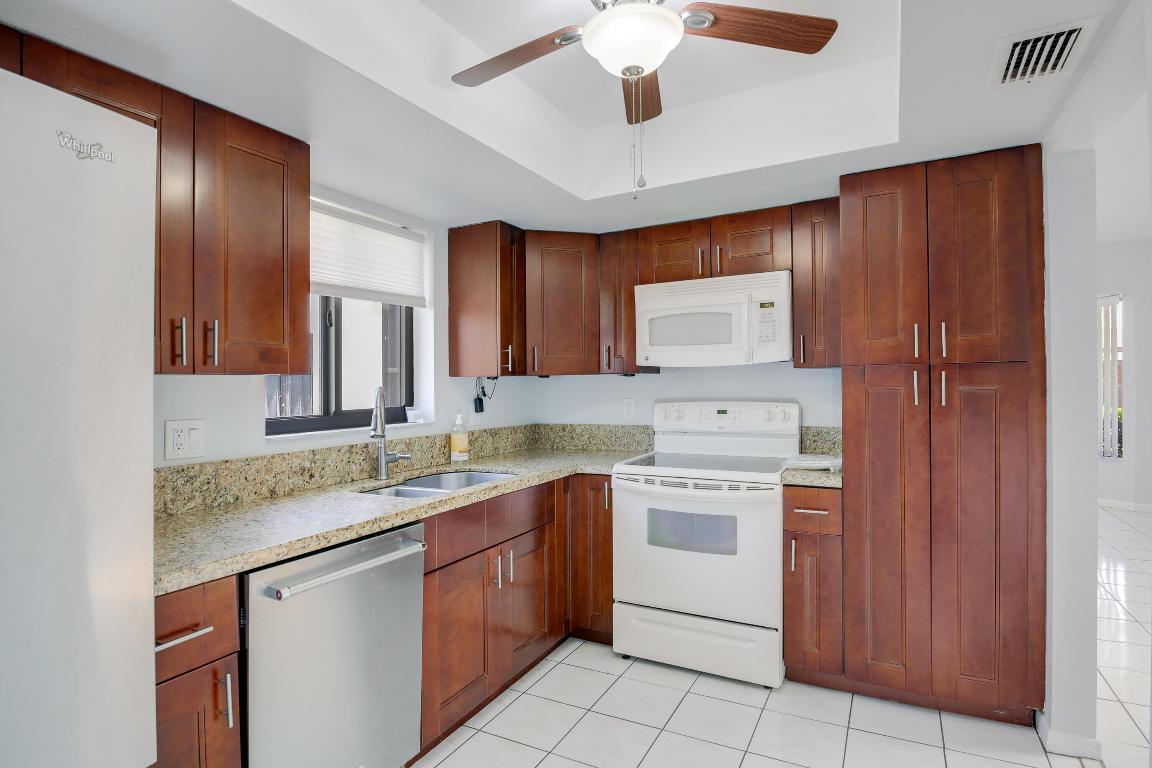 6109 Glentree Lane, Greenacres