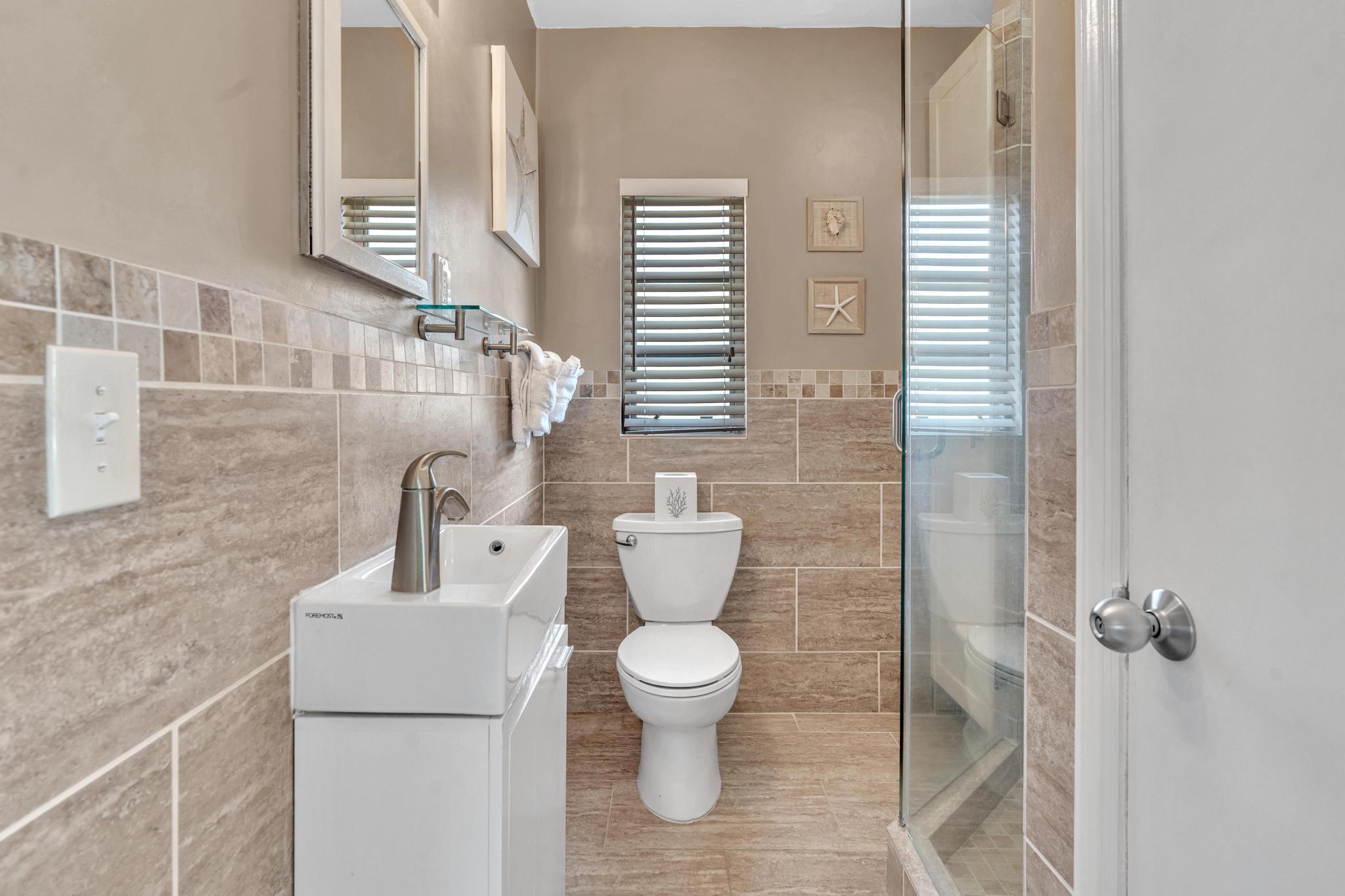 1225 Hillsboro Mile R1