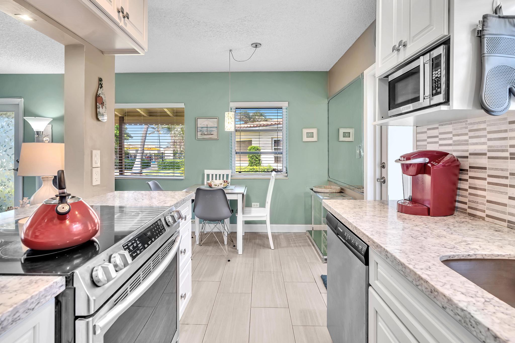 1225 Hillsboro Mile R1