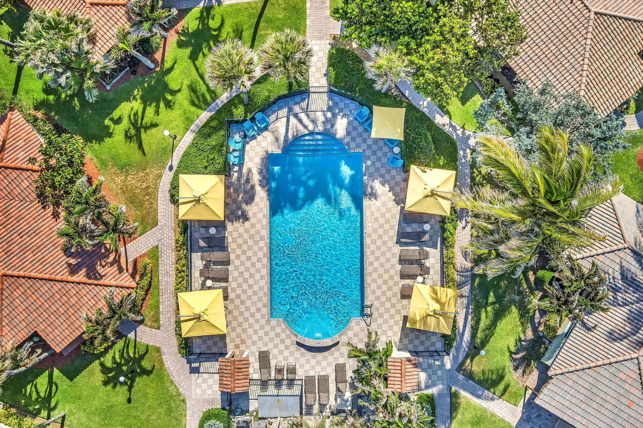 1225 Hillsboro Mile R1