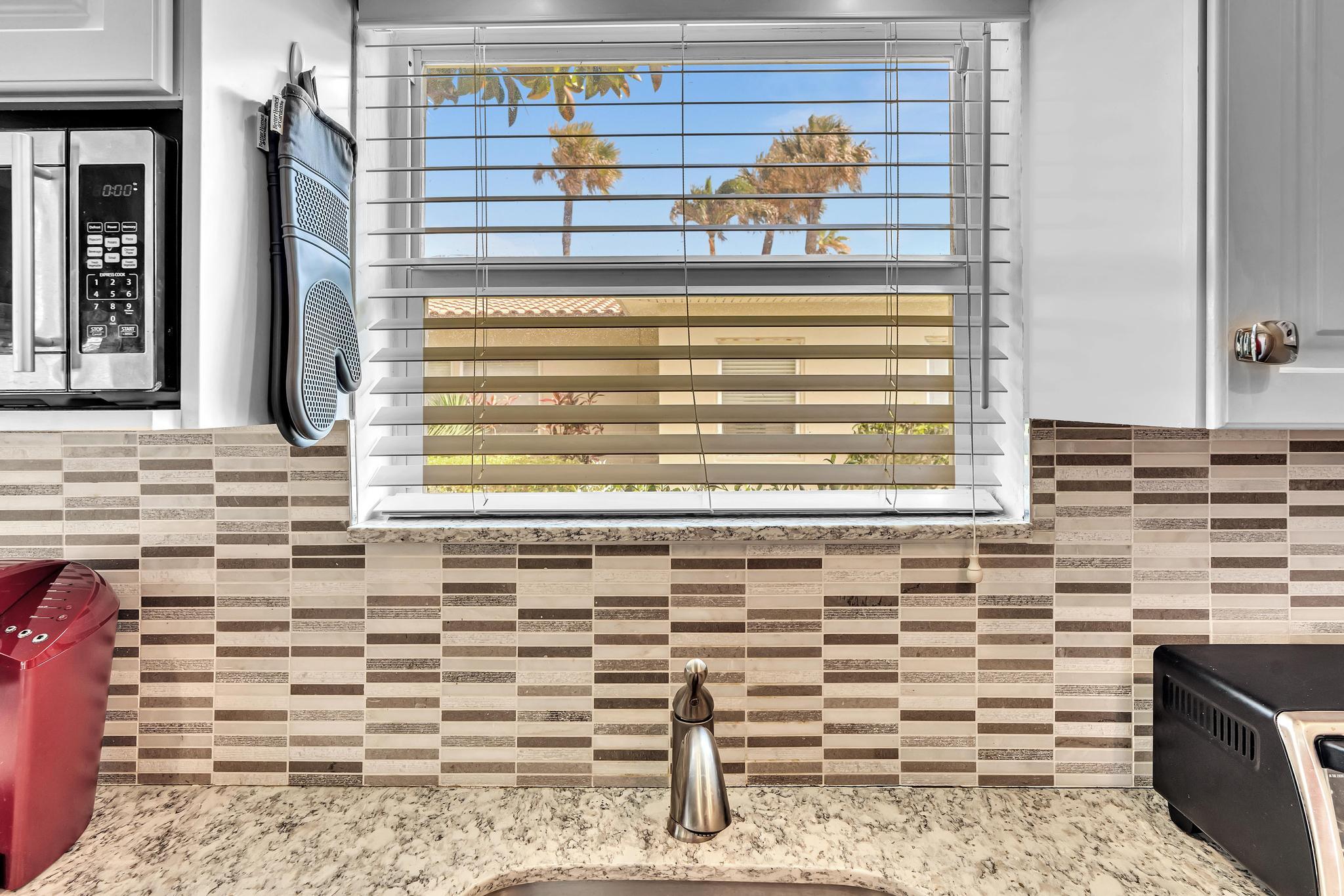 1225 Hillsboro Mile R1