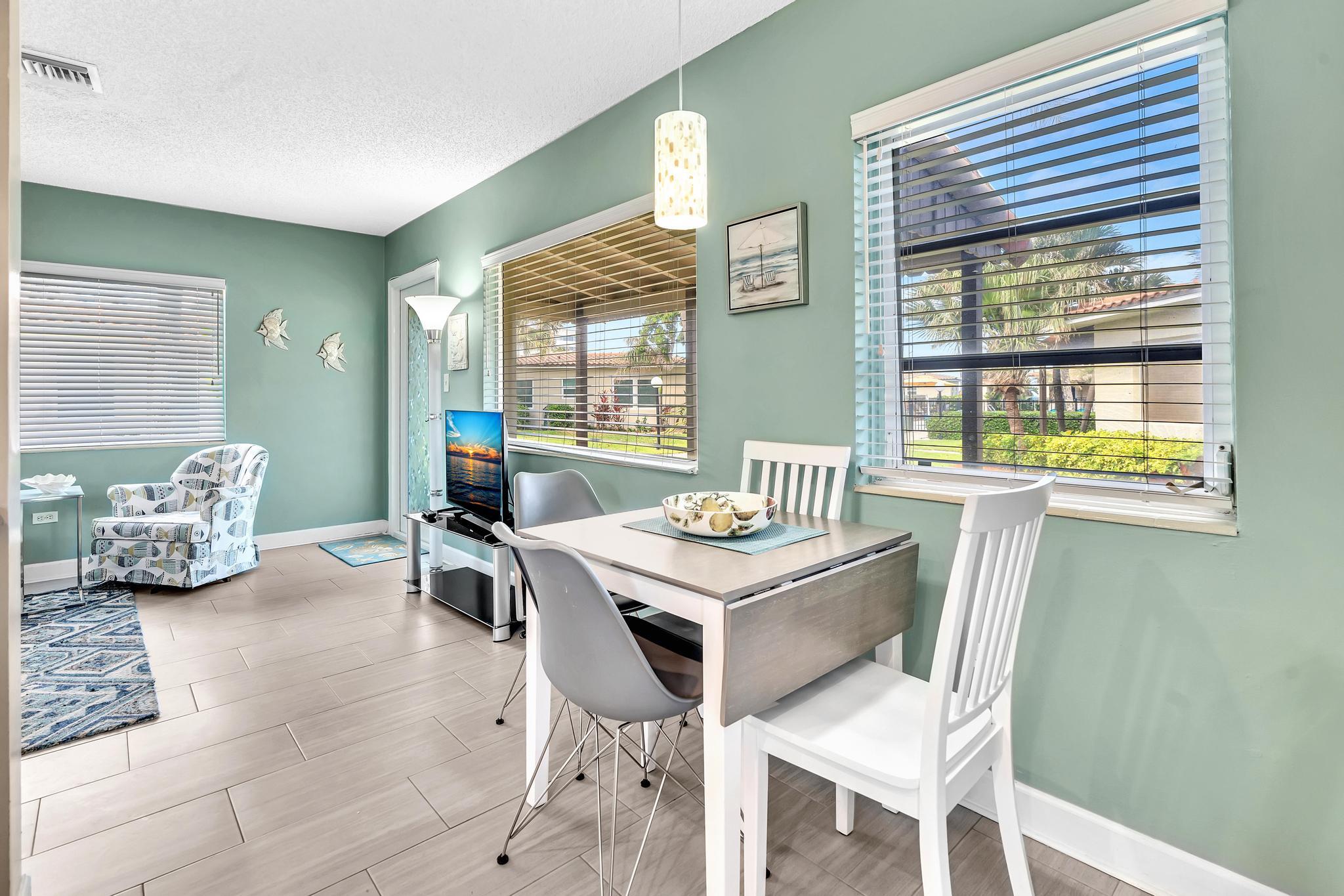 1225 Hillsboro Mile R1