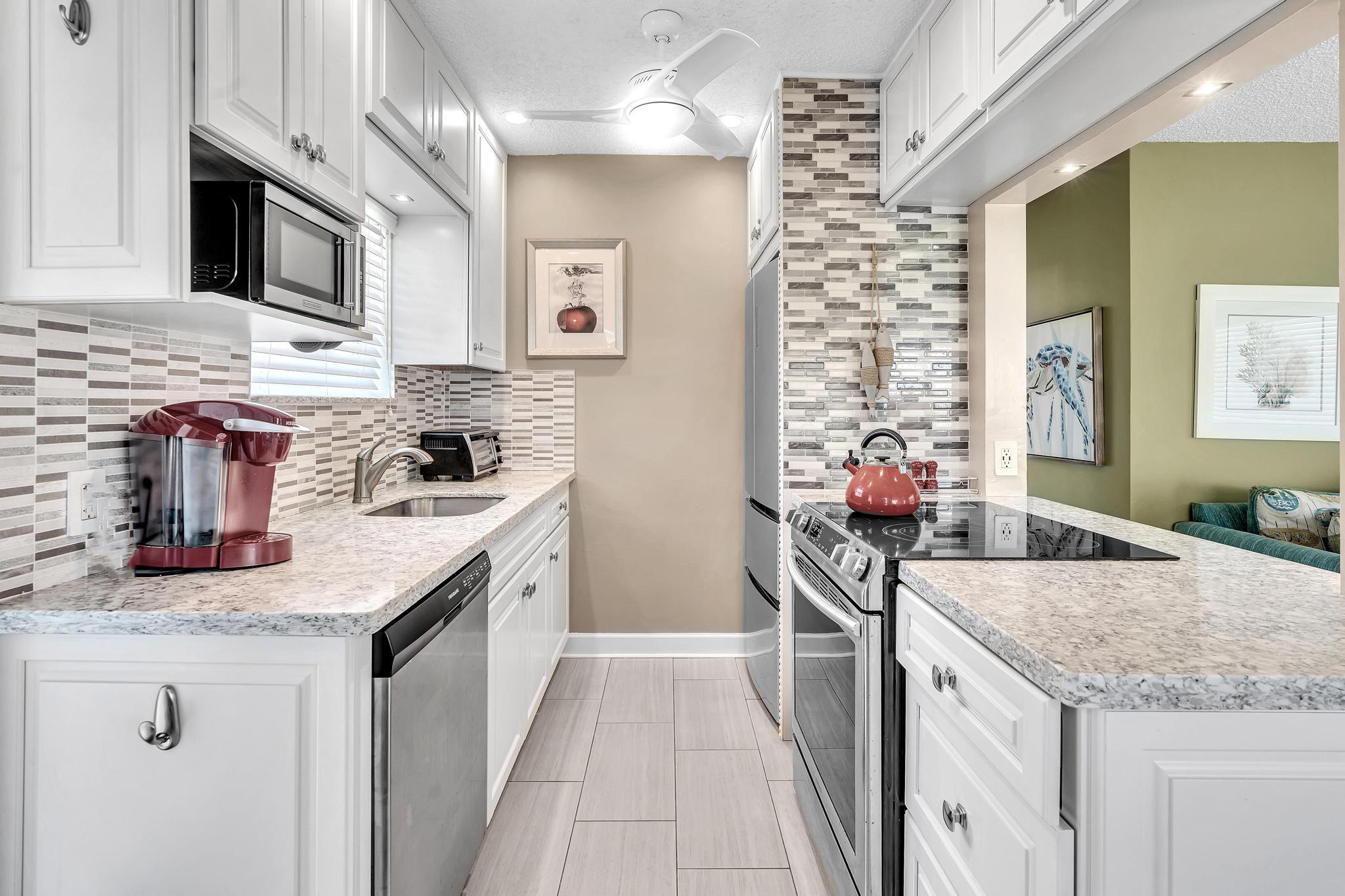 1225 Hillsboro Mile R1