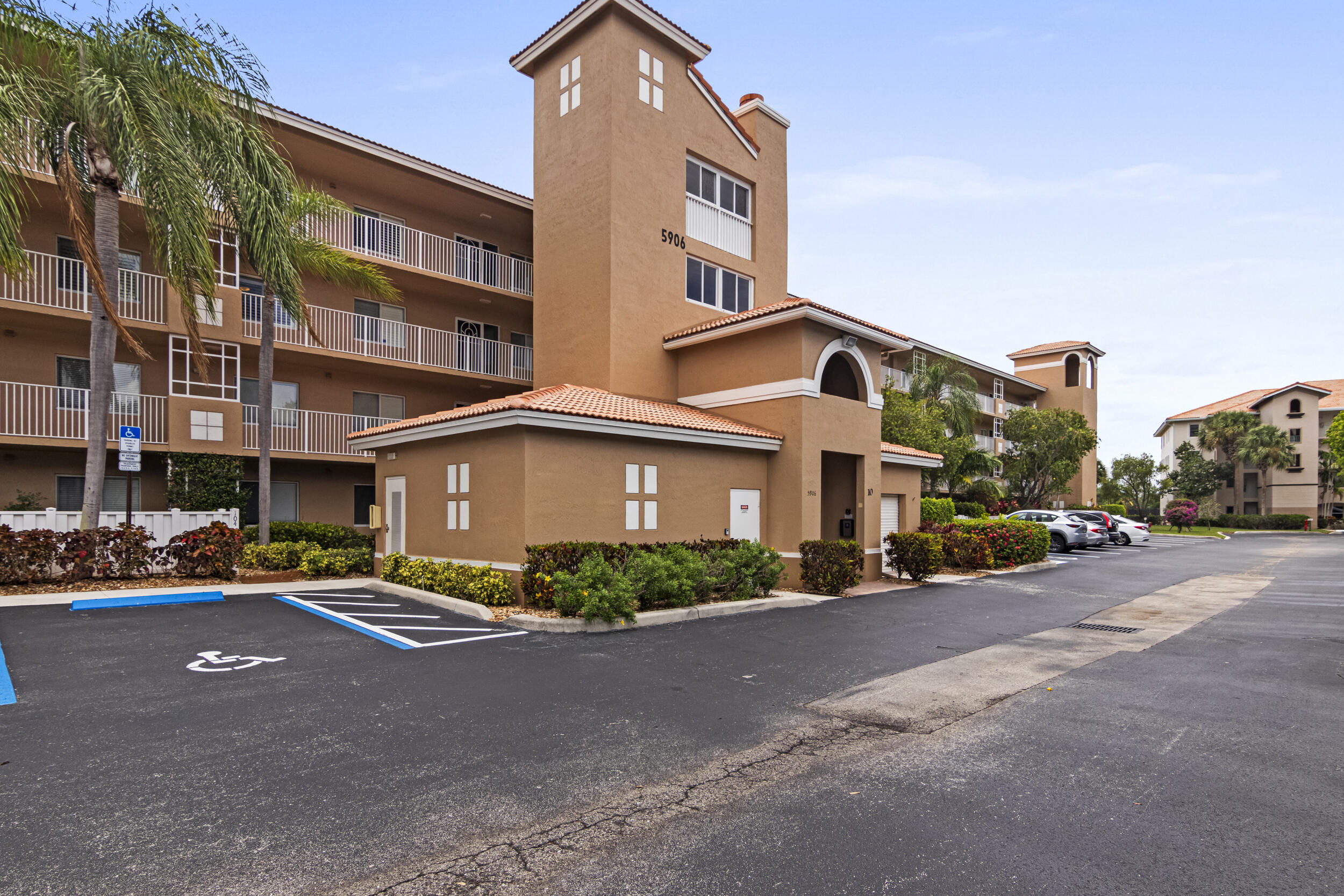 5906 Crystal Shores Drive 202