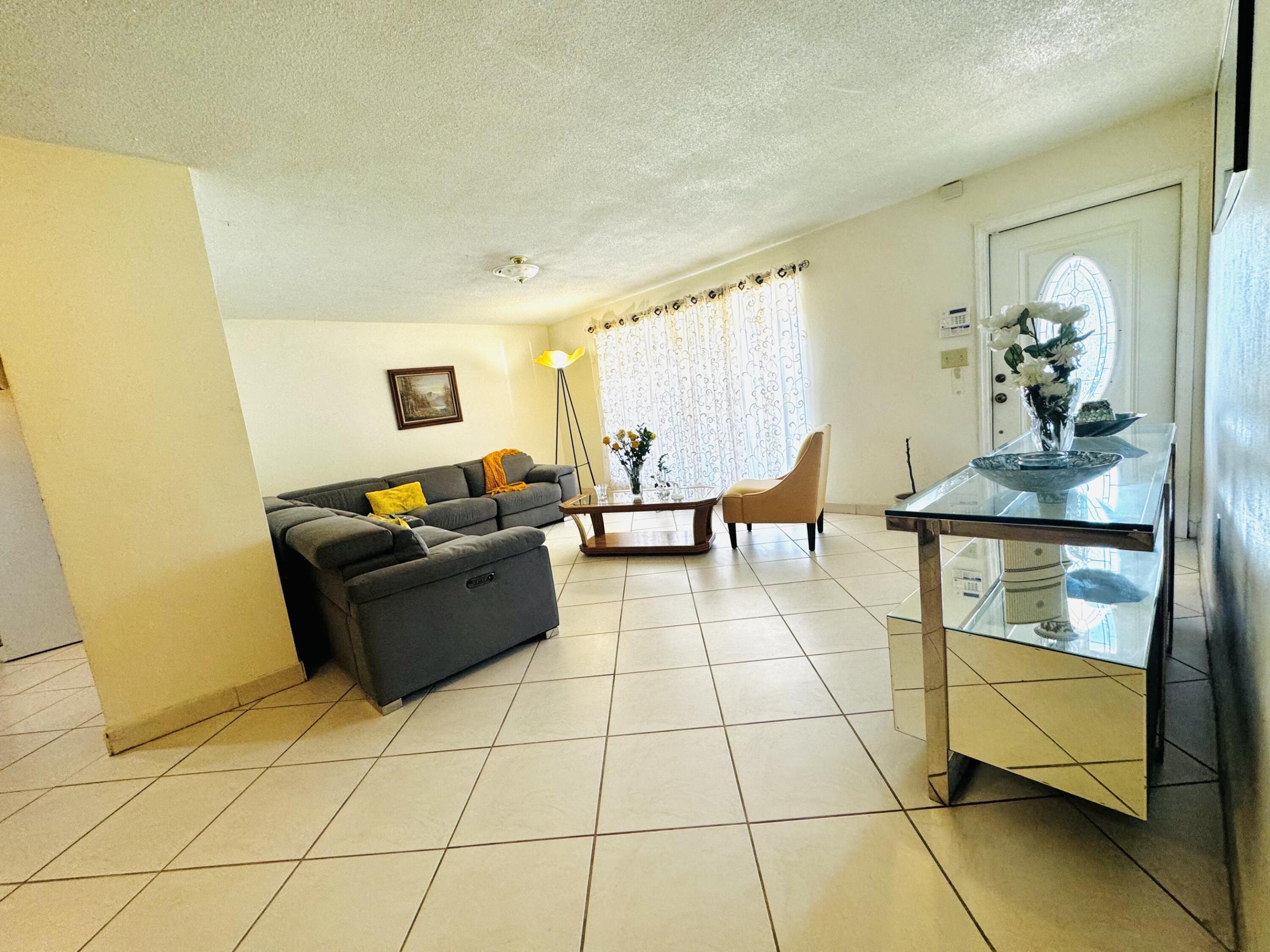 6600 NW 24th St Street