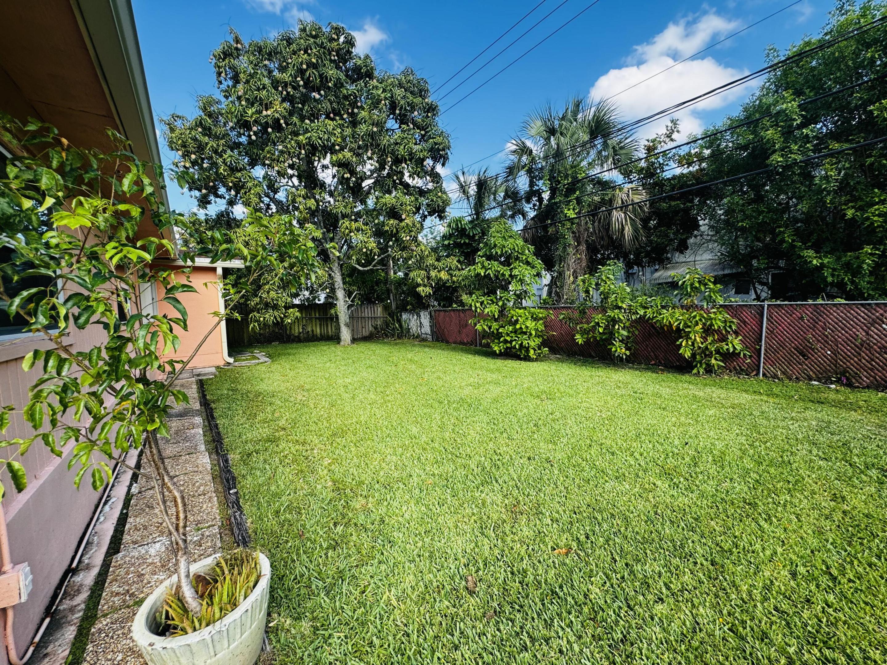 6600 NW 24th St Street