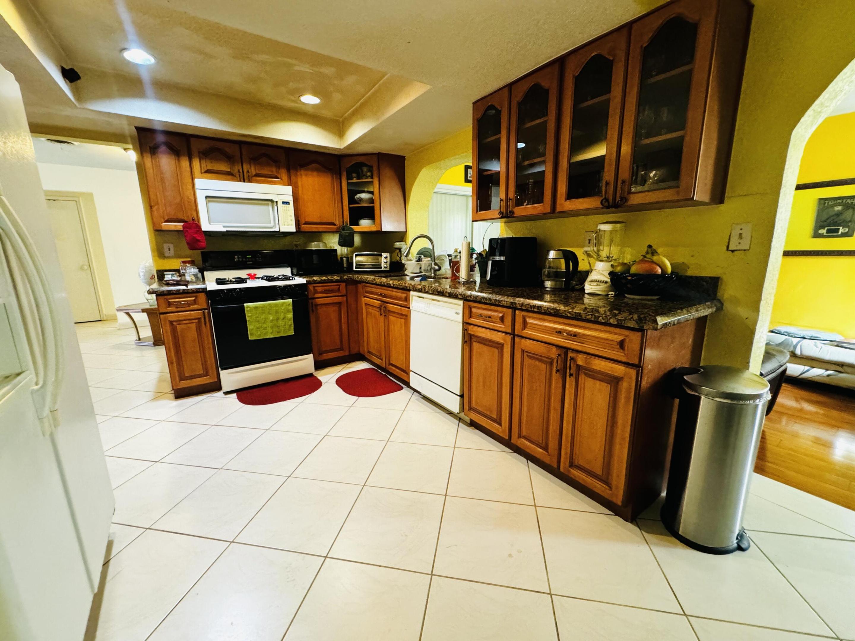 6600 NW 24th St Street