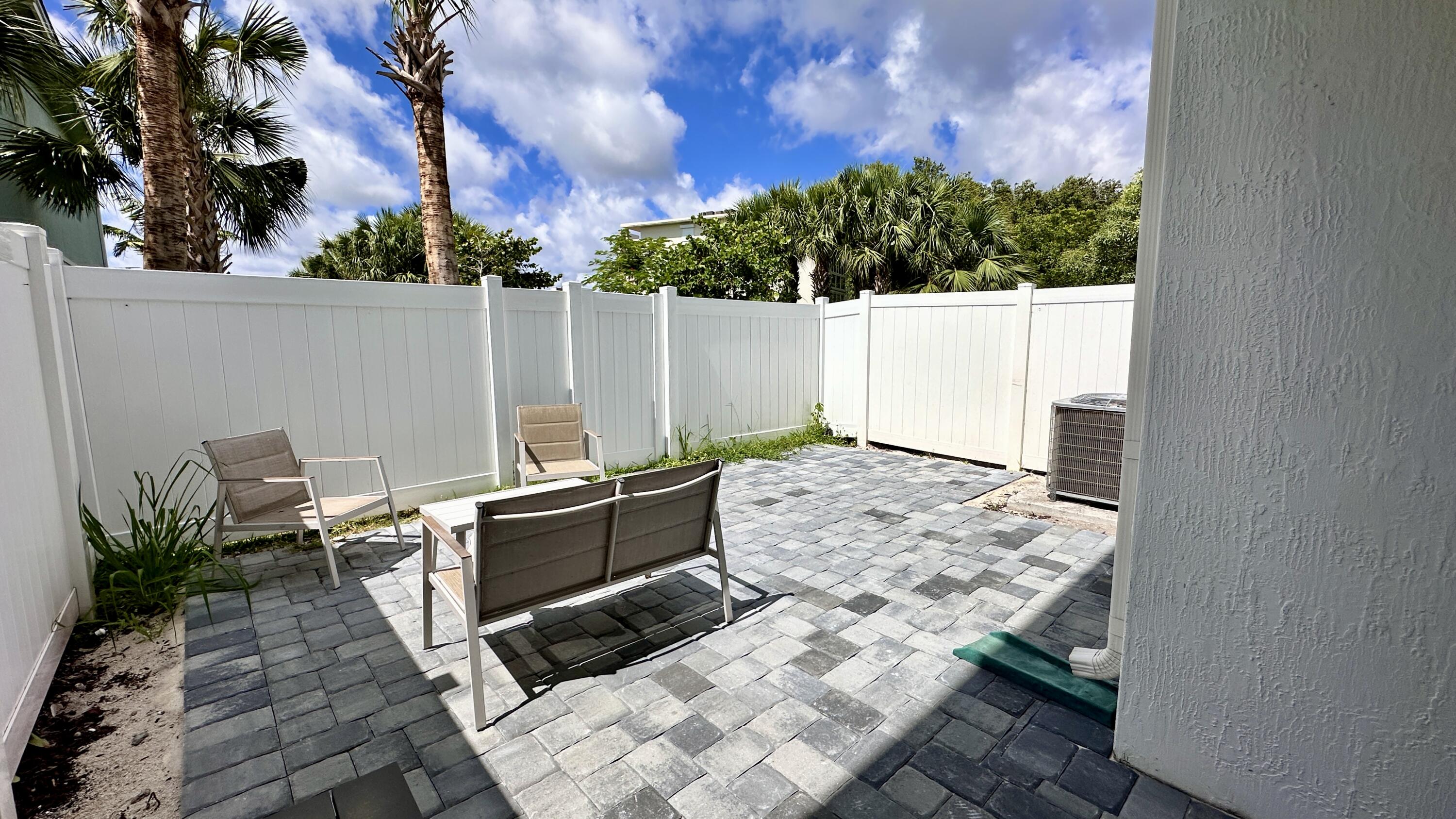 1832 Sandpiper Pointe Place