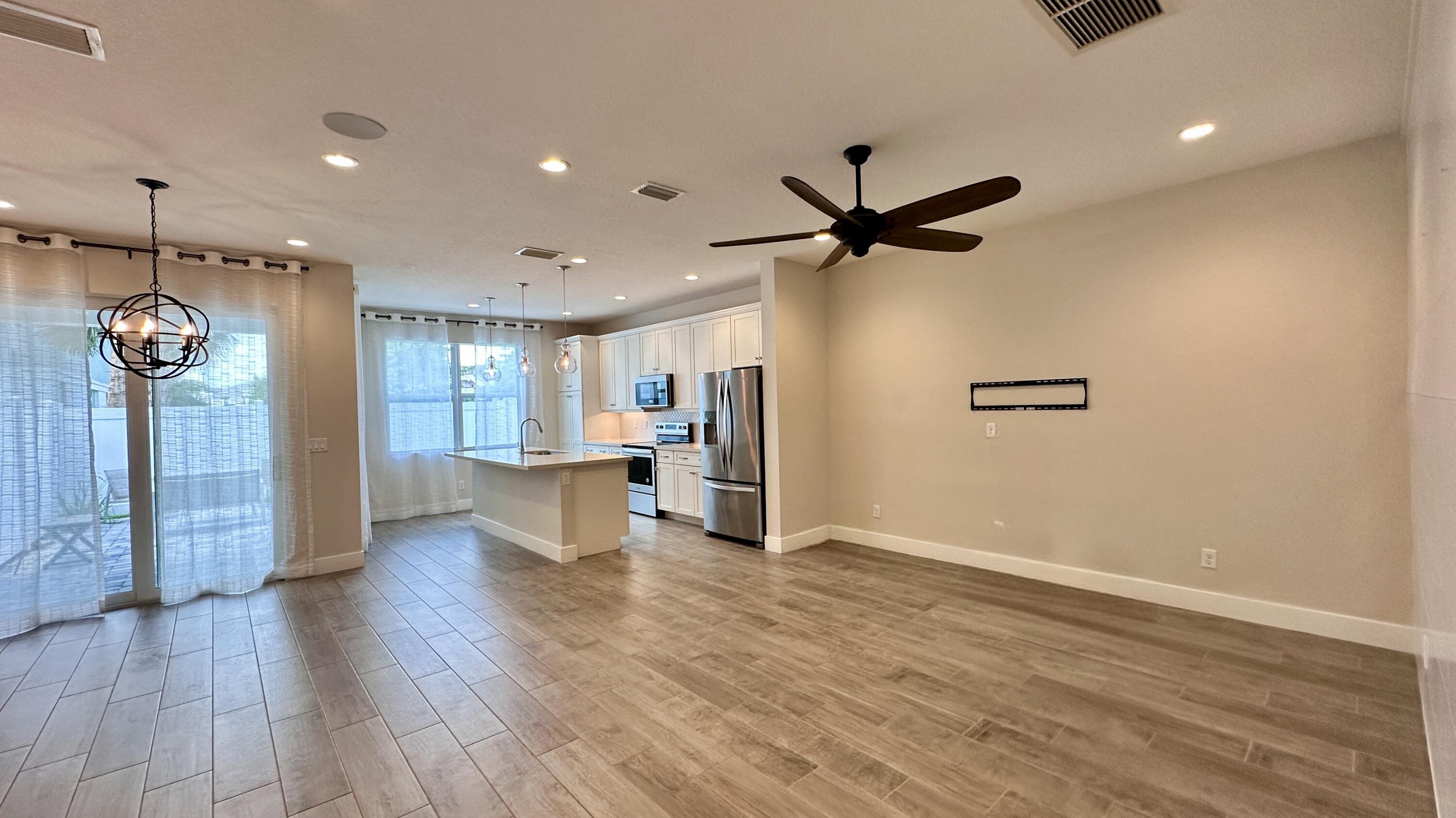 1832 Sandpiper Pointe Place