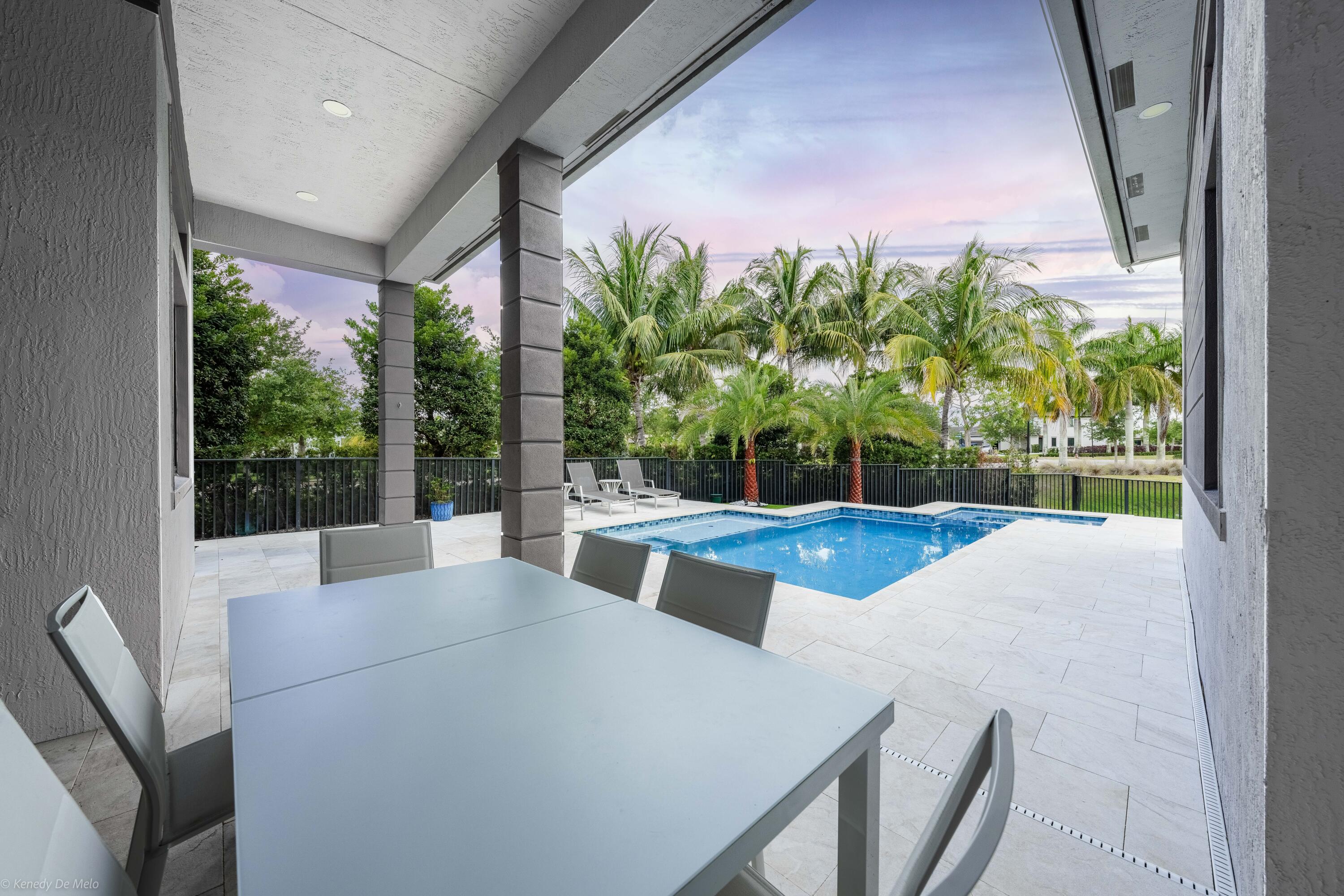 10693 N Lago Vista Circle, Parkland