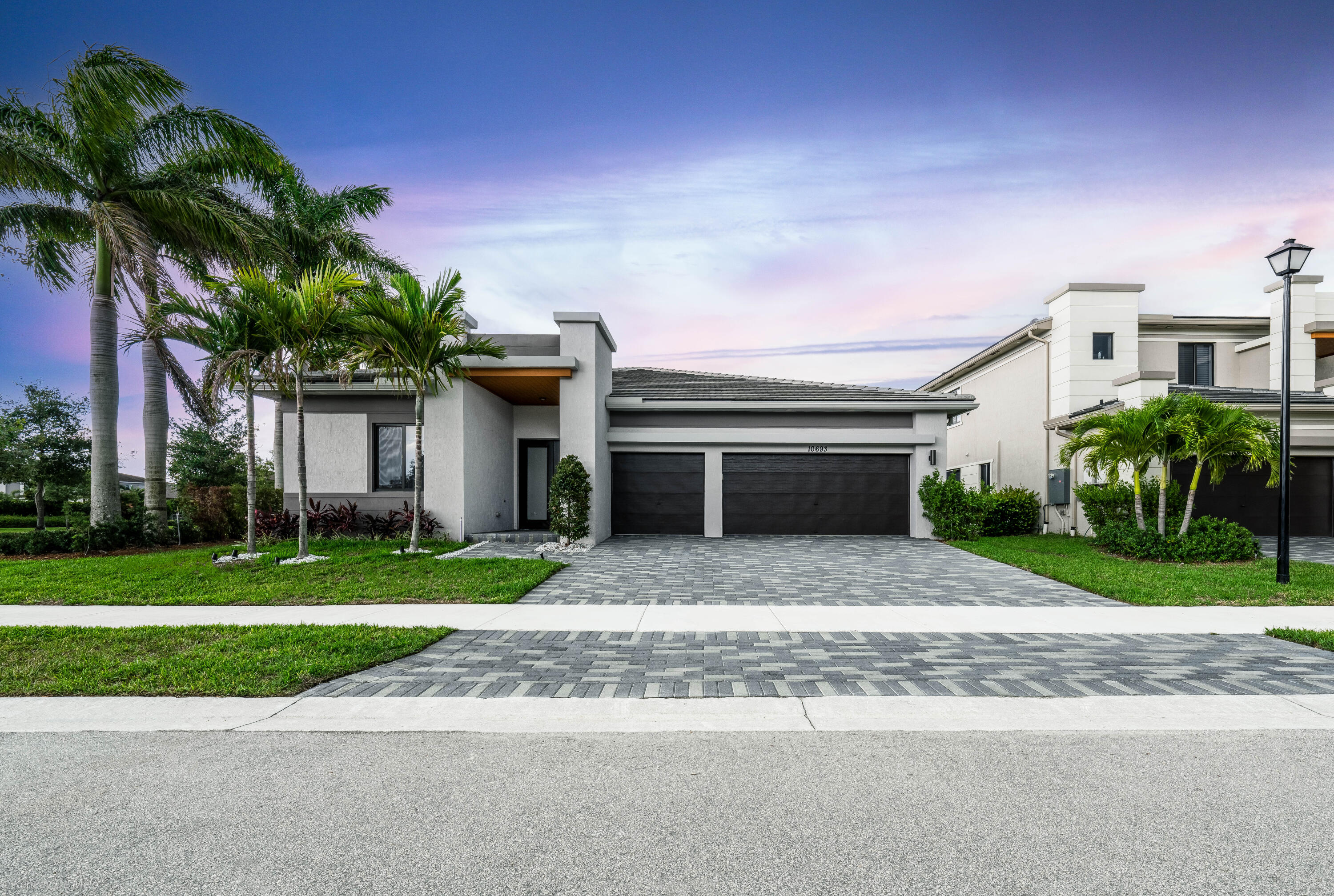 10693 N Lago Vista Circle, Parkland