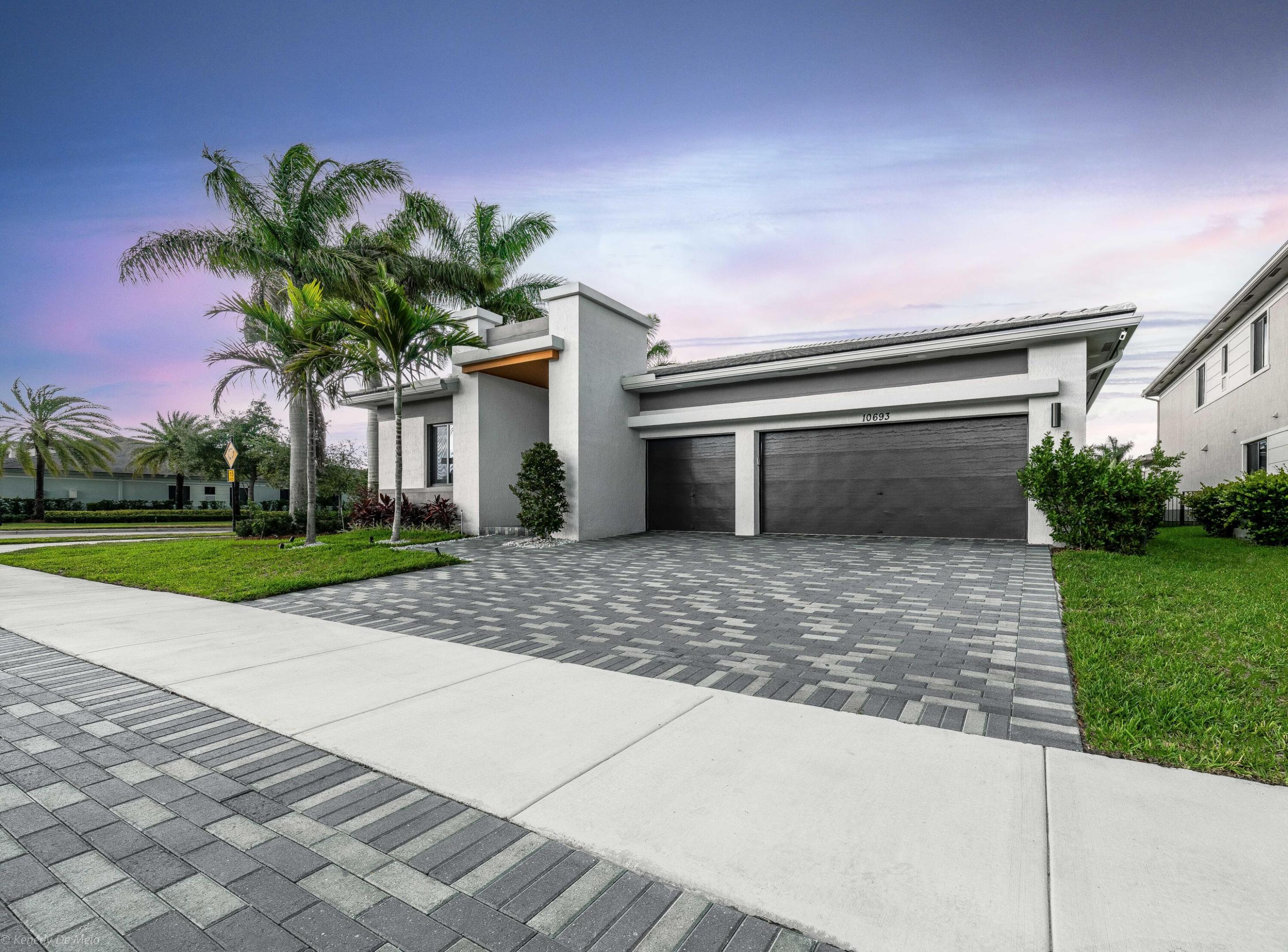 10693 N Lago Vista Circle, Parkland