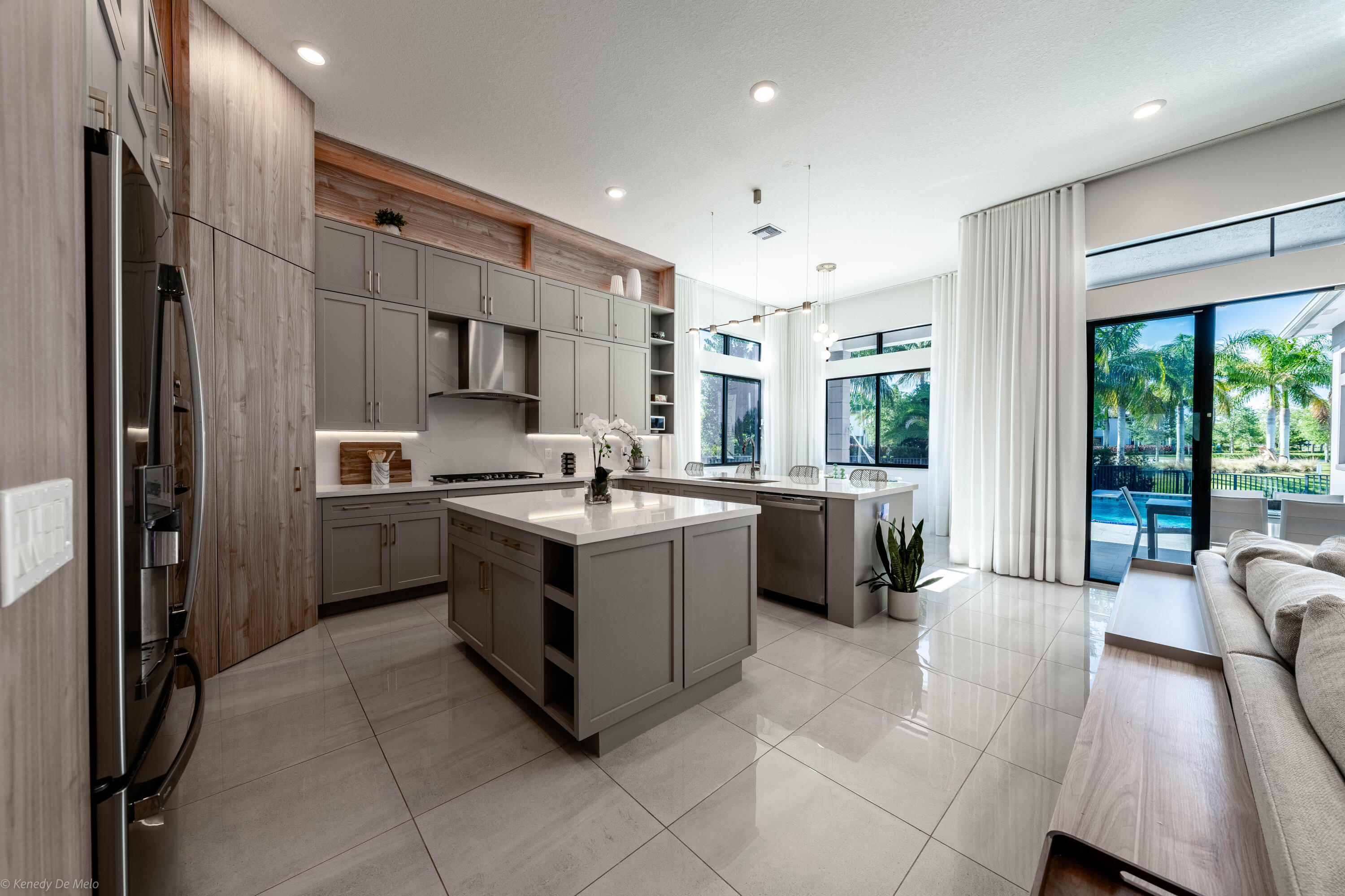 10693 N Lago Vista Circle, Parkland