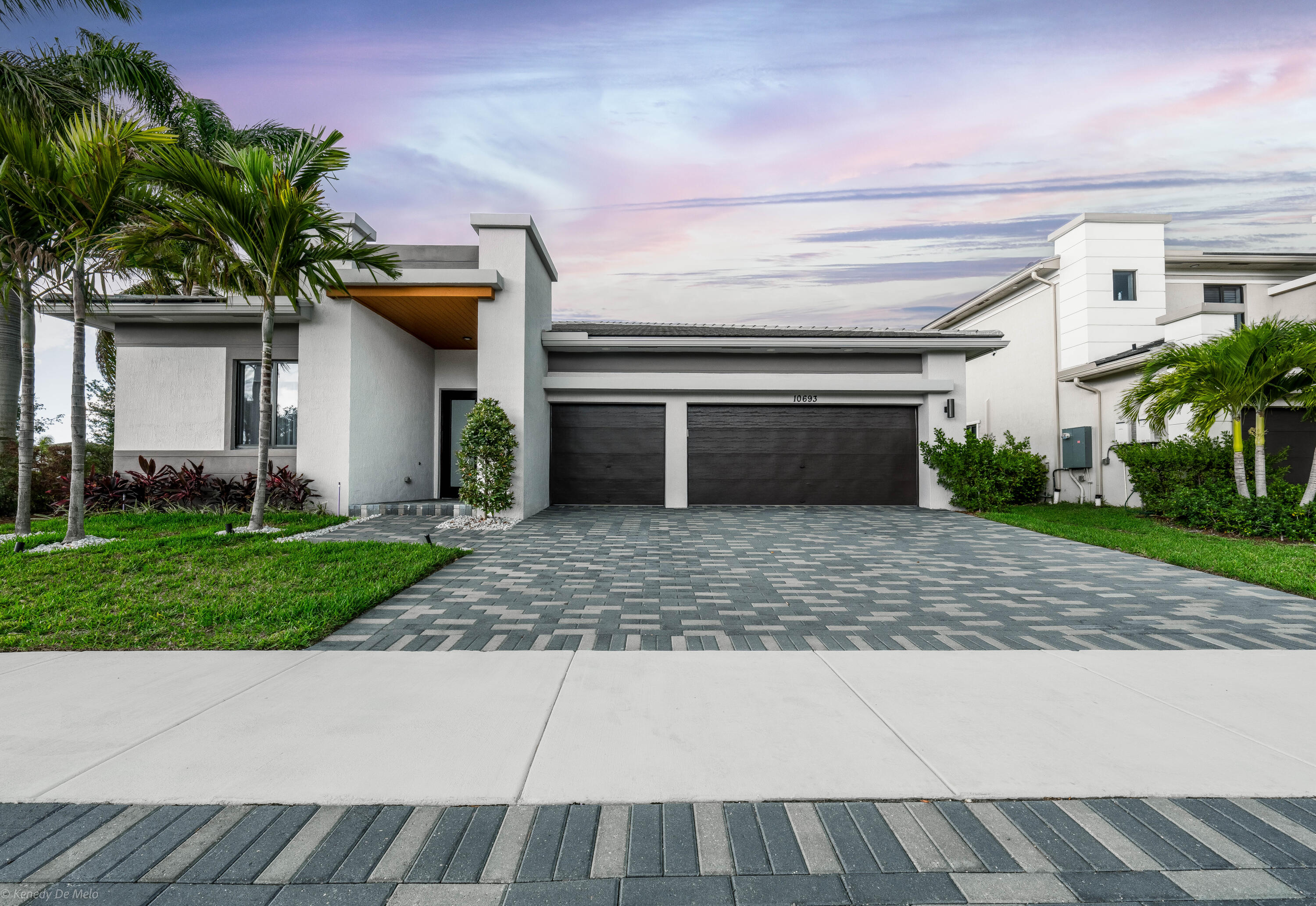 10693 N Lago Vista Circle, Parkland