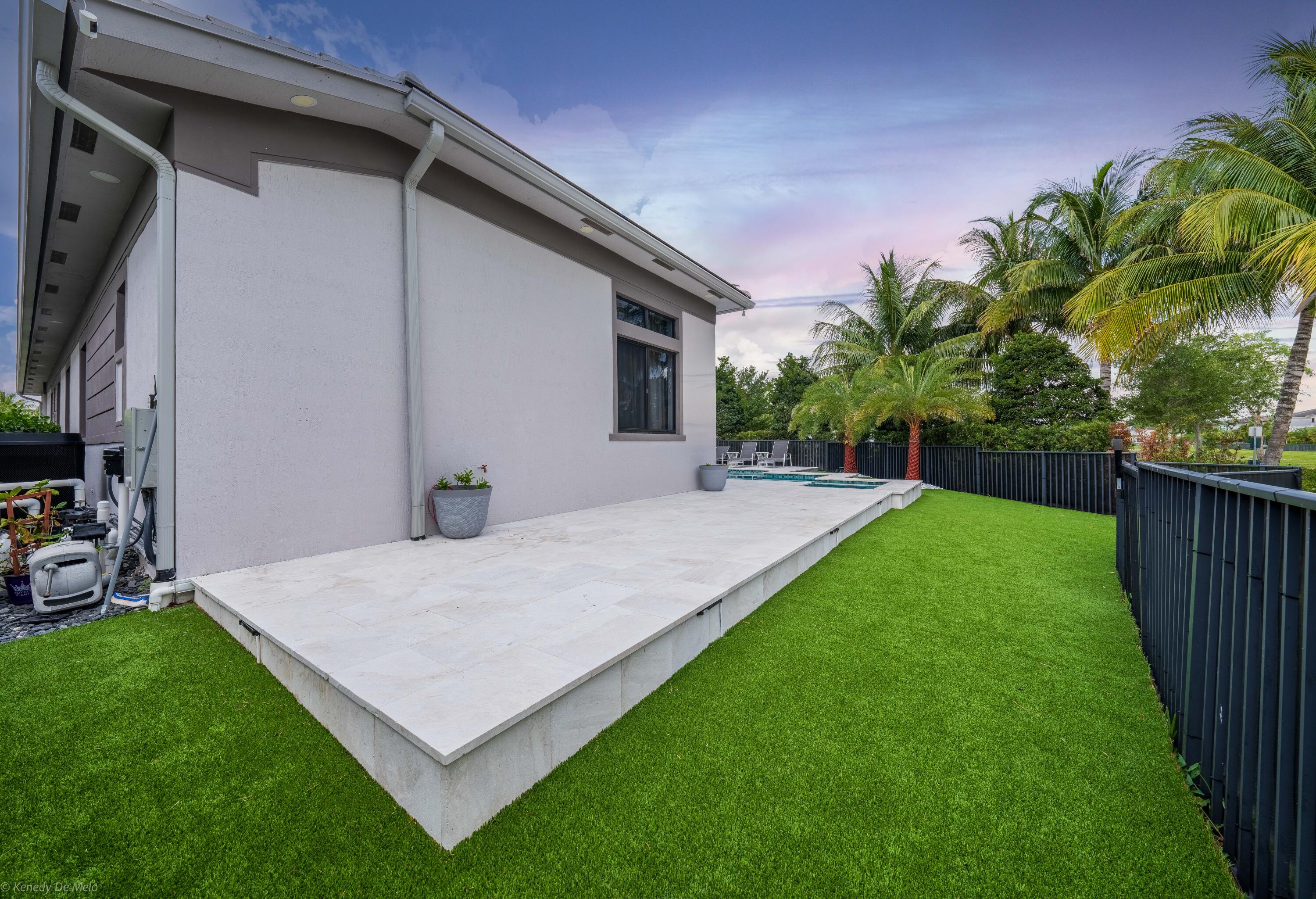 10693 N Lago Vista Circle, Parkland