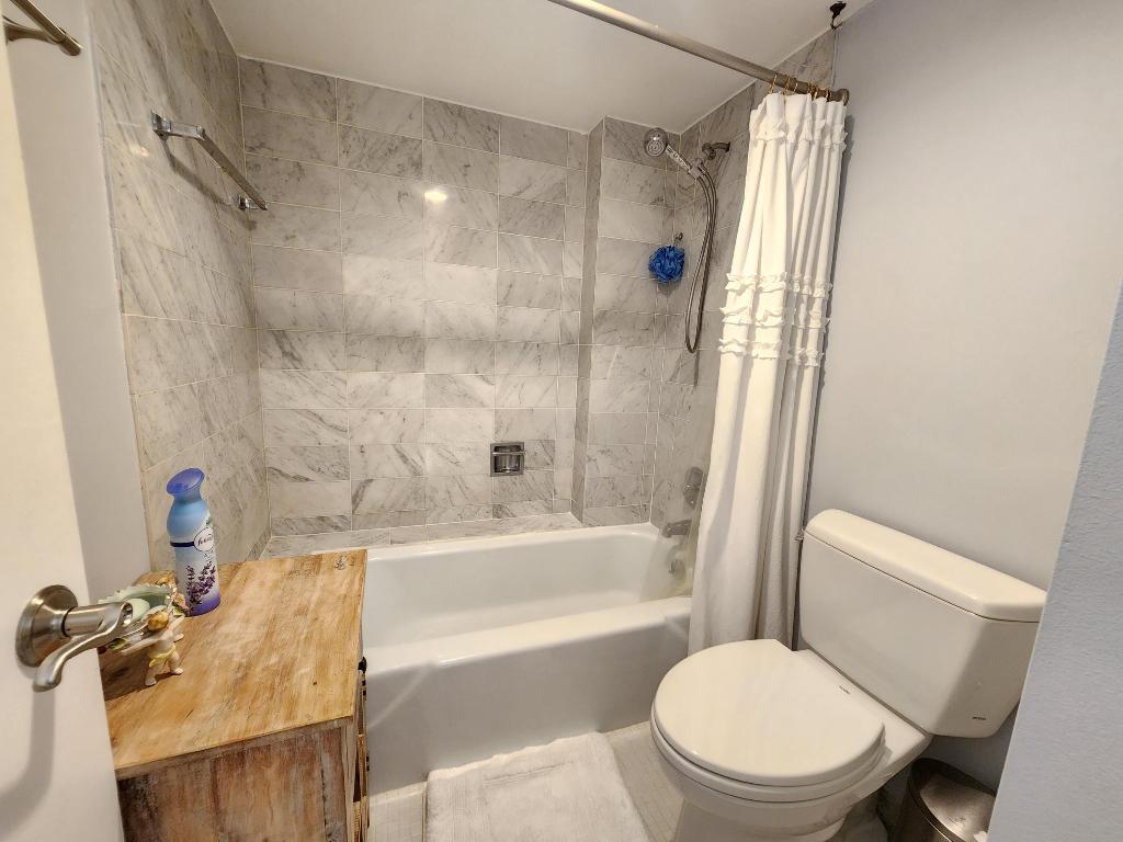 1147 Hillsboro Mile 209