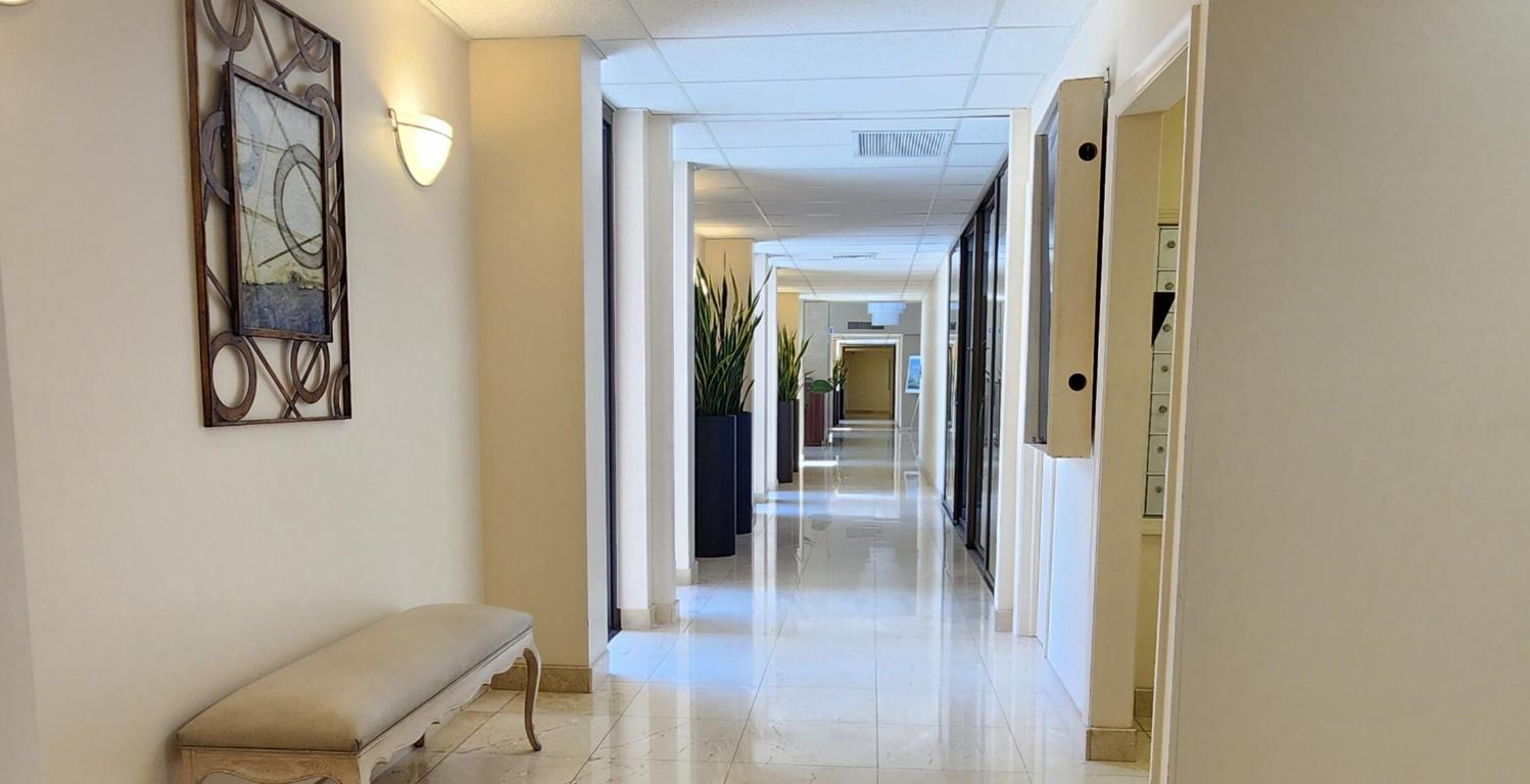 1147 Hillsboro Mile 209