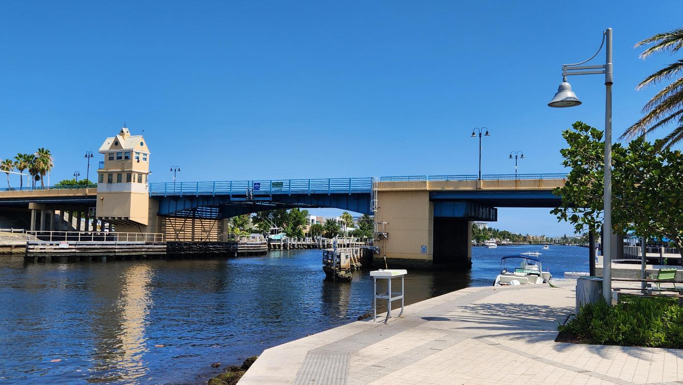 1147 Hillsboro Mile 209