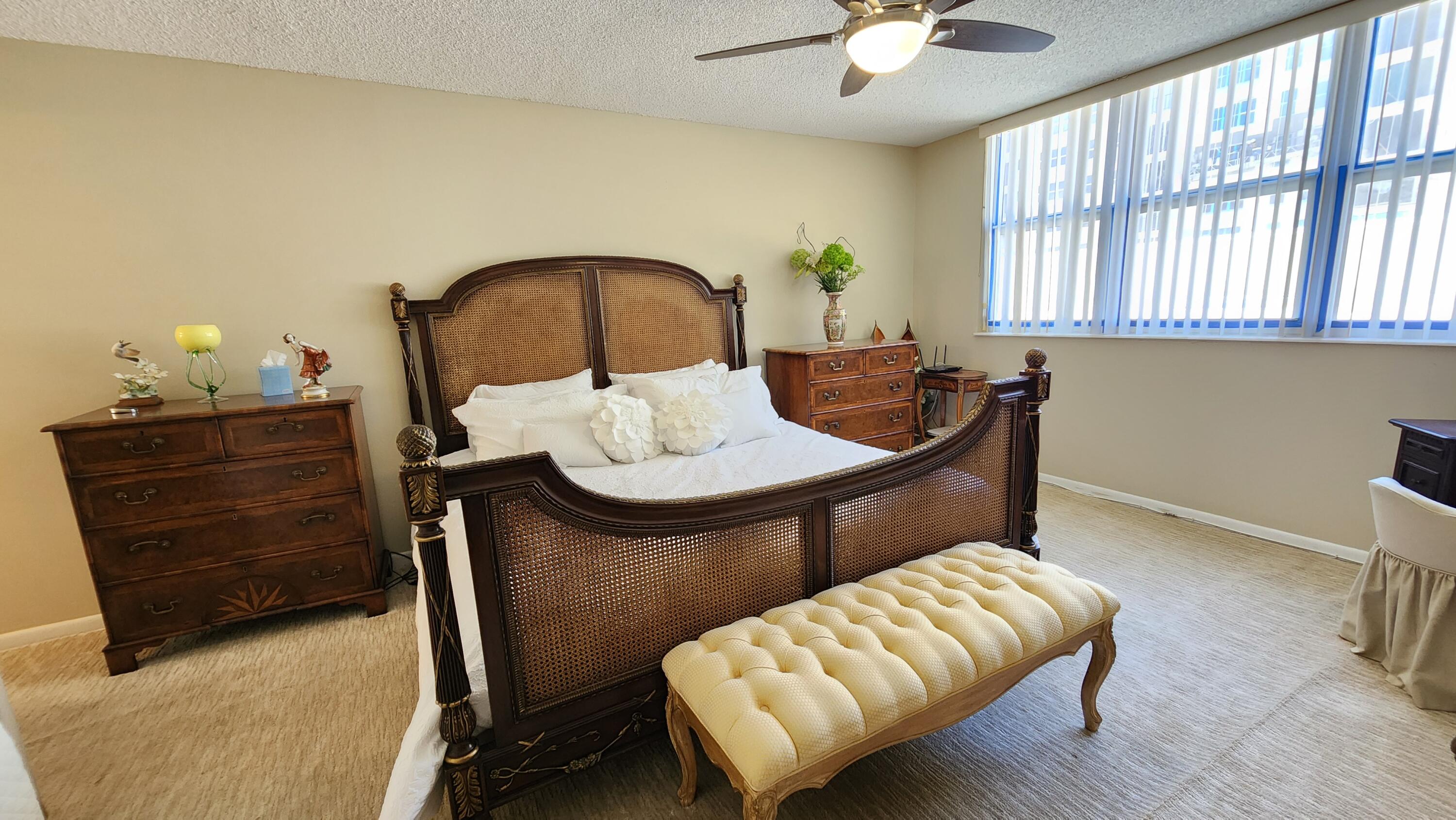 1147 Hillsboro Mile 209