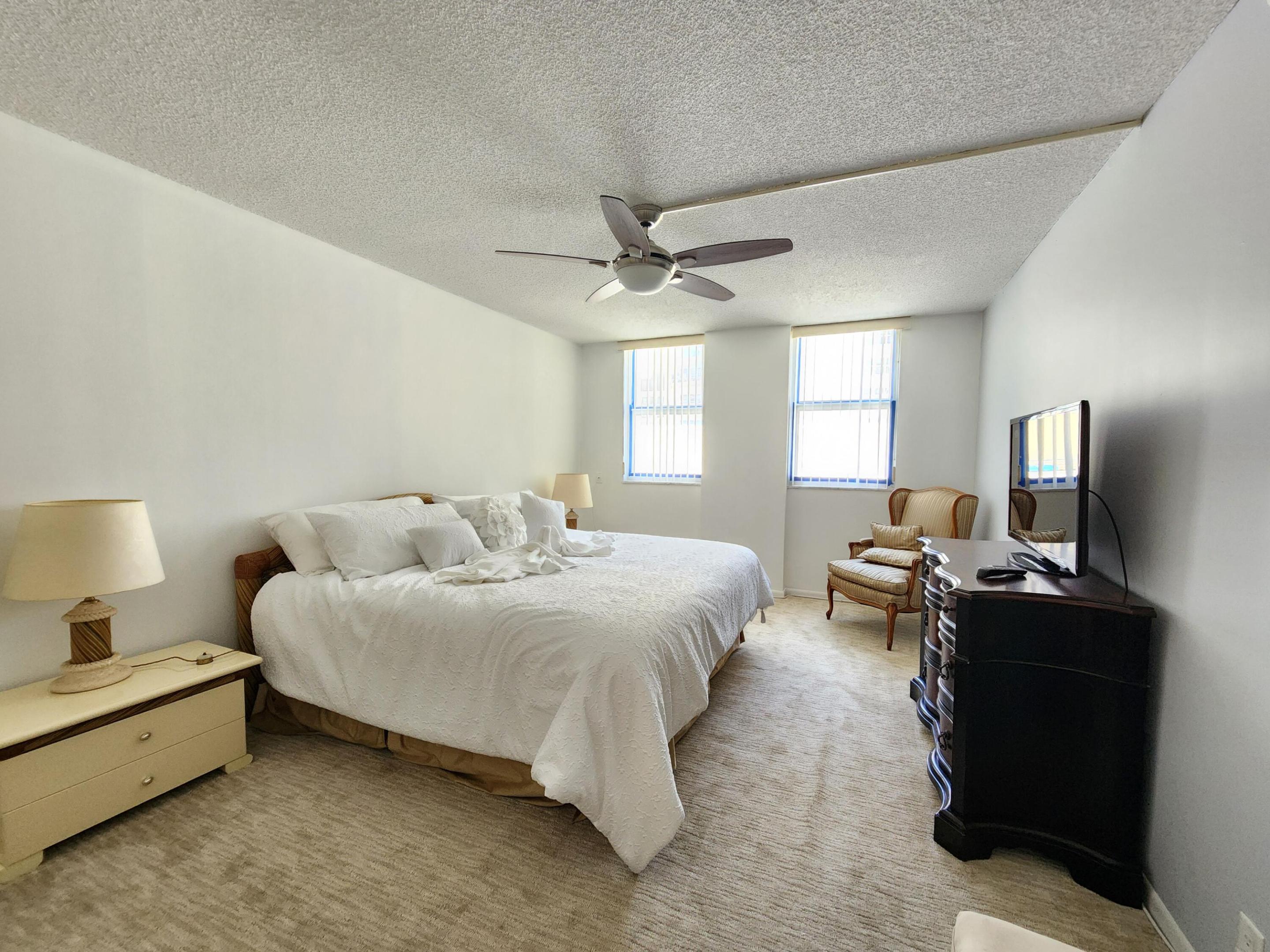 1147 Hillsboro Mile 209