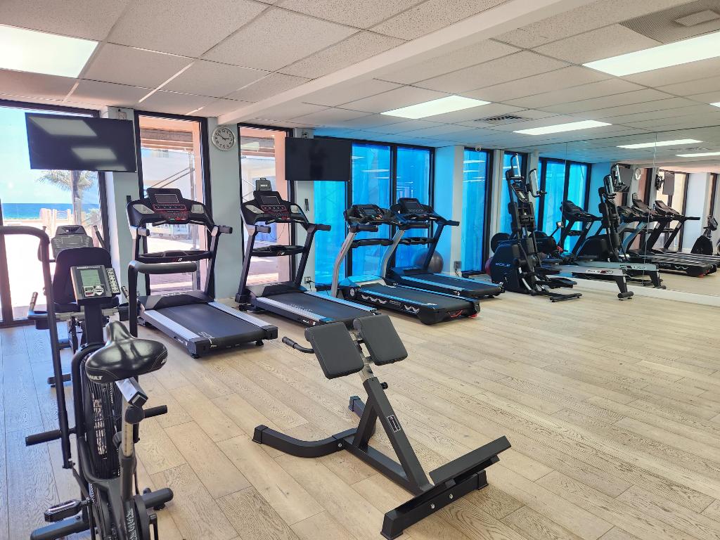 1147 Hillsboro Mile 209