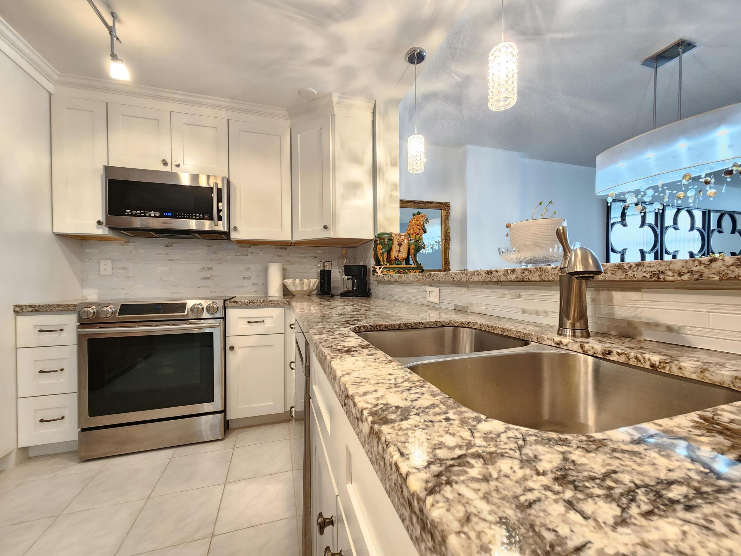 1147 Hillsboro Mile 209